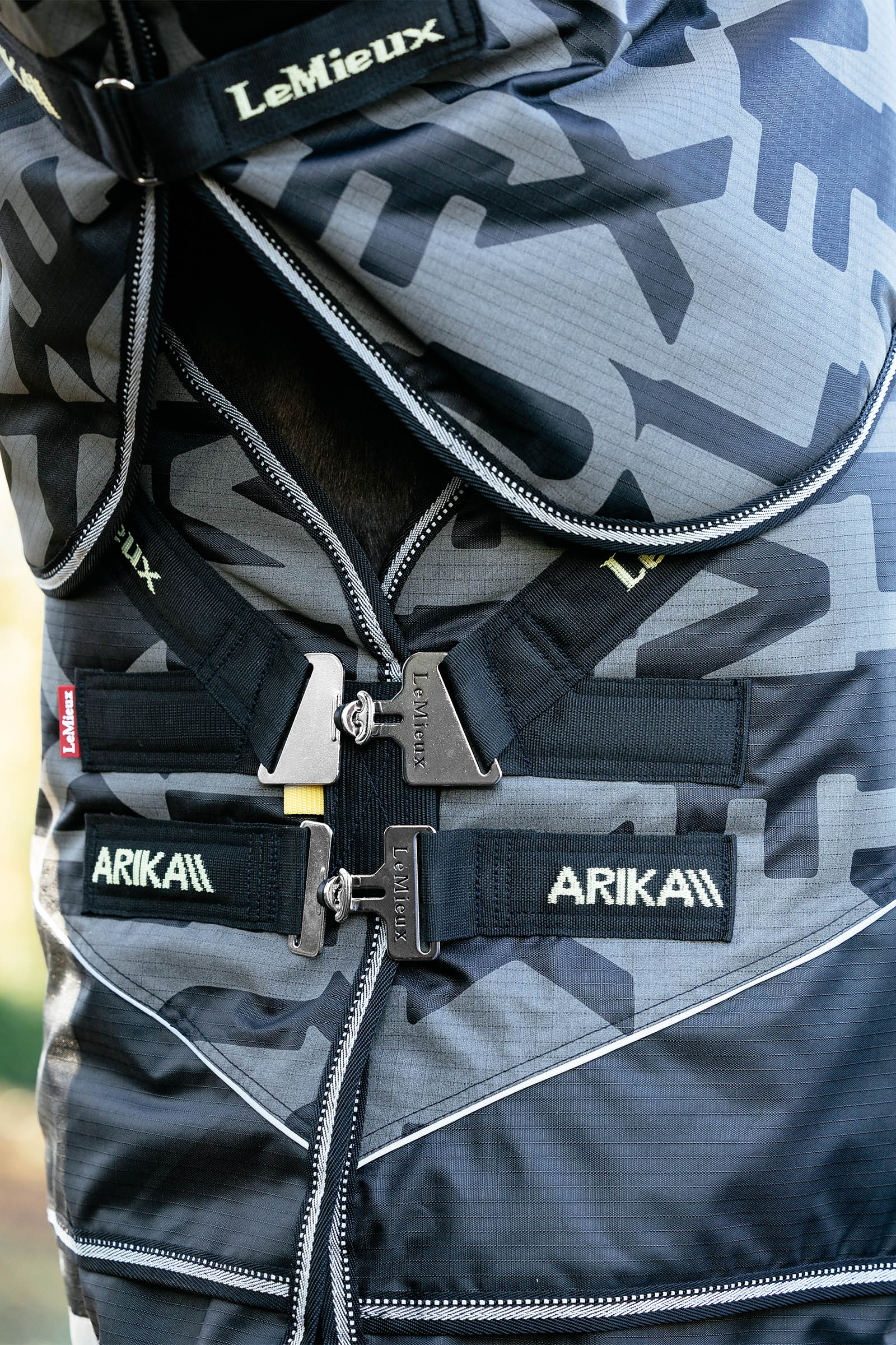 LeMieux Arika Heijastava k&auml;&auml;nt&ouml;matto irrotettavalla kaulaosalla, 0 g