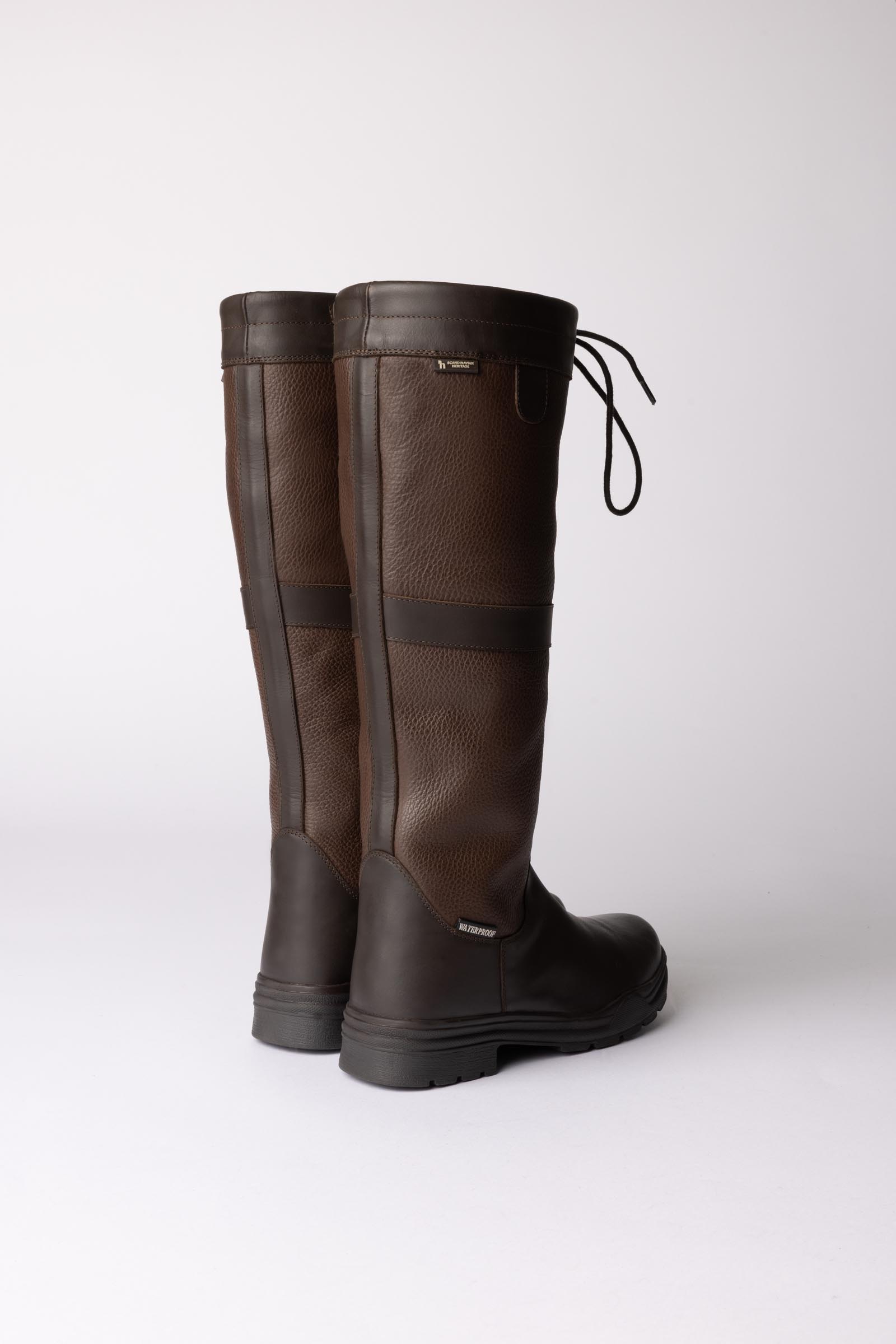 Horze Badminton vedenpit&auml;v&auml;t ulkokeng&auml;t