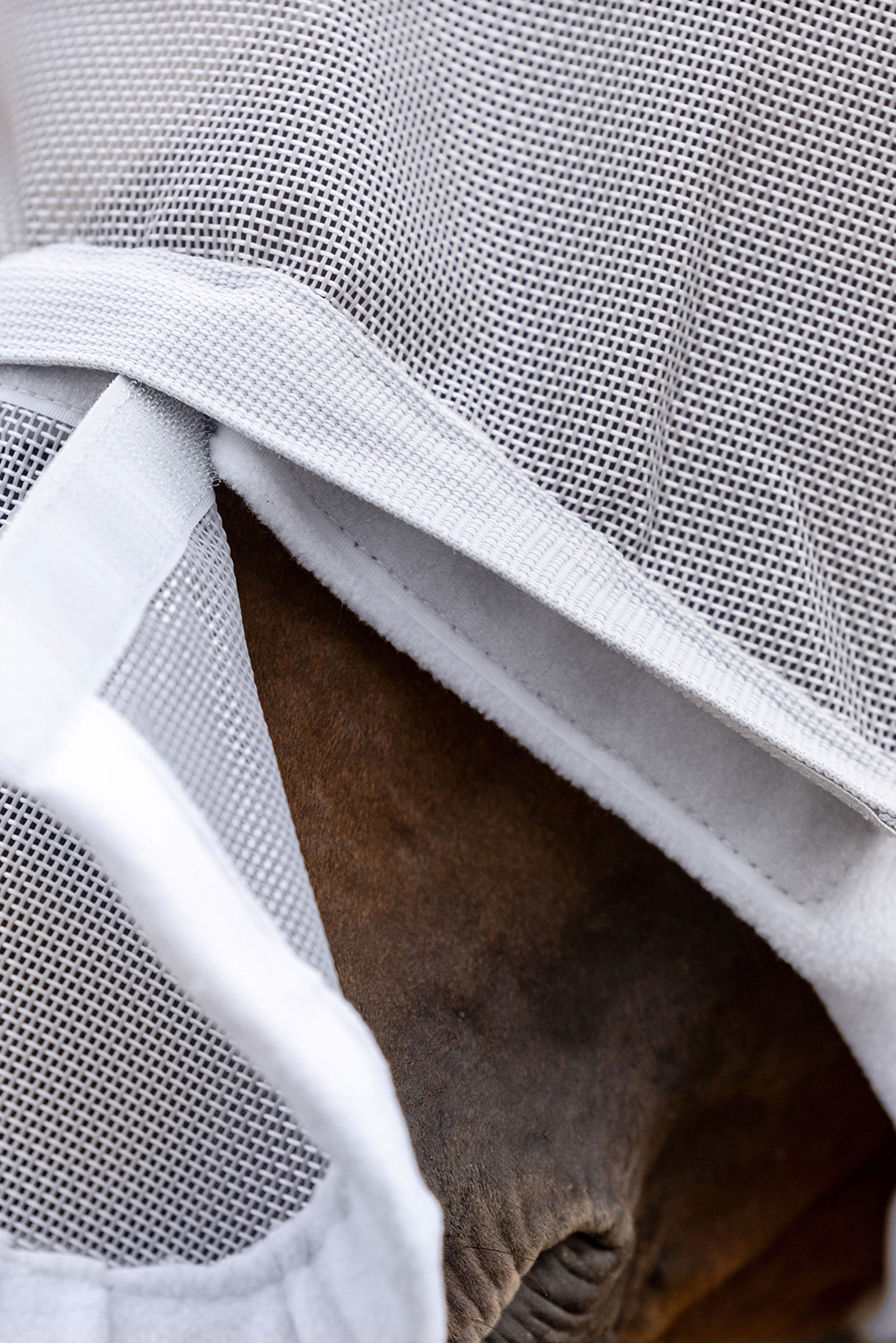 Waldhausen Space Premium k&auml;rp&auml;ssuoja korvien ja turvan suojalla