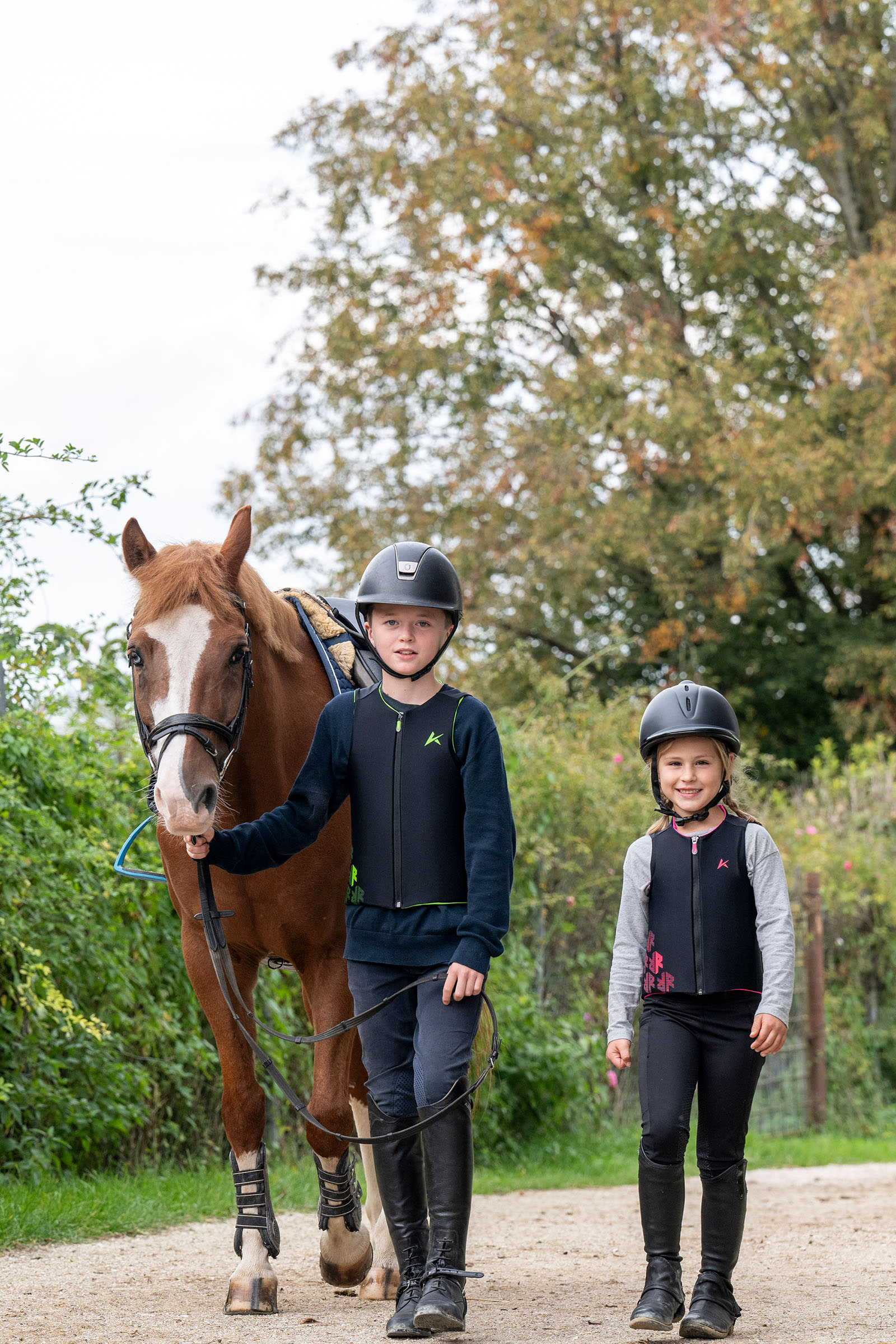 Komperdell Flex Fit Pro Junior lasten ballistinen liivi selk&auml;suojalla