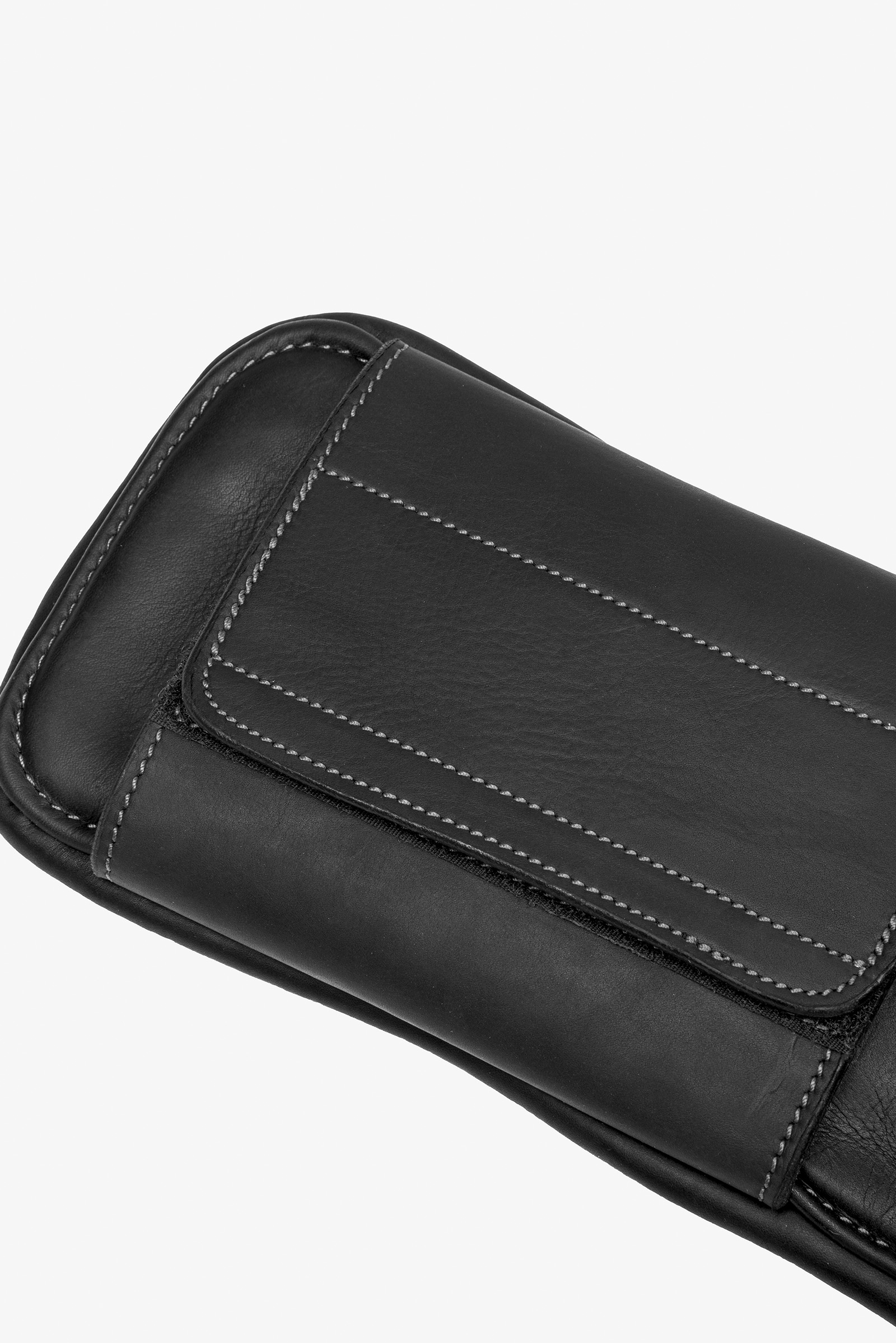 LeMieux Gel-Tek anatominen lyhyt satulavy&ouml; vatsapanssarilla ja magneetilla