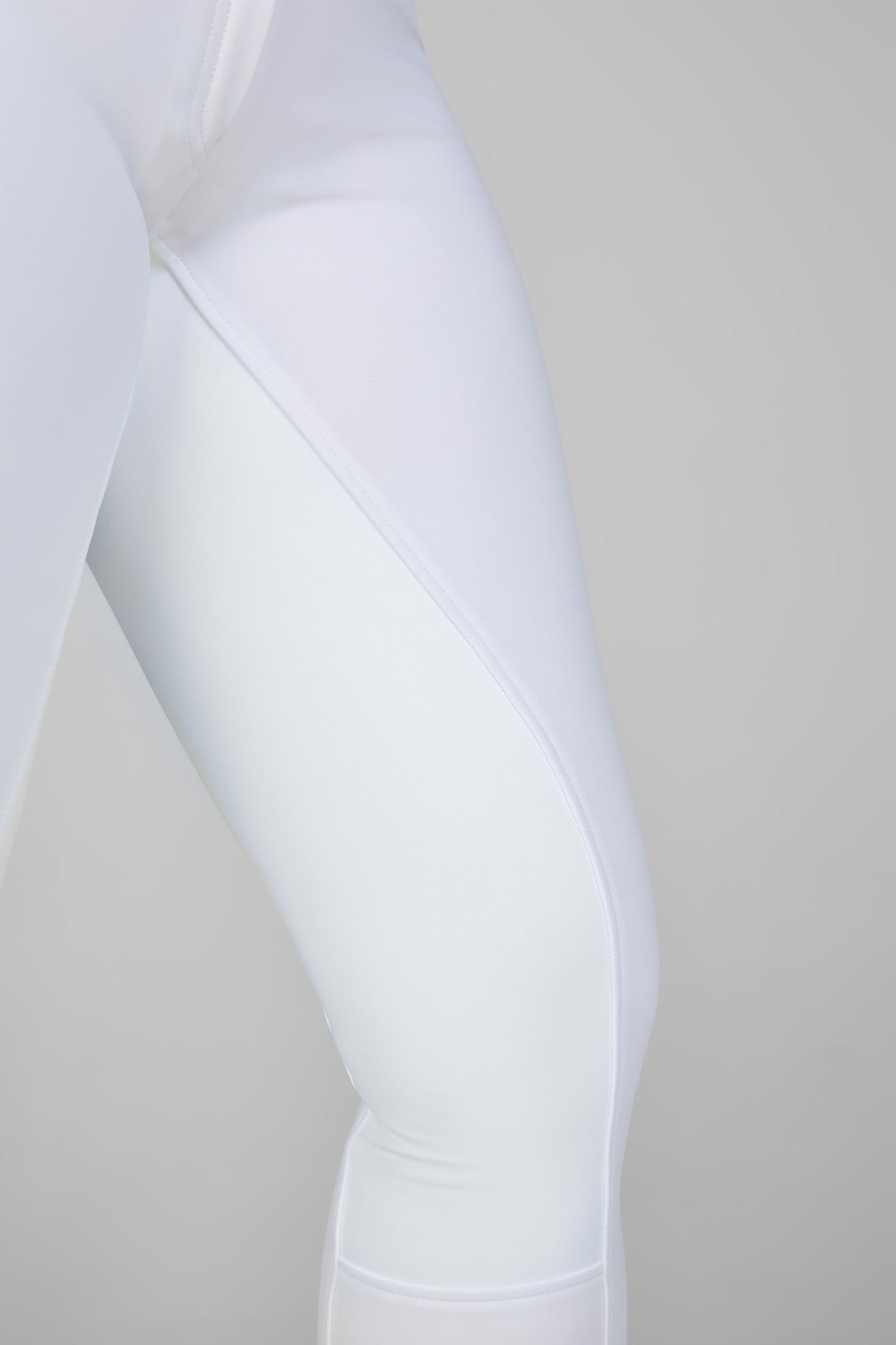 Pikeur New Candela Naisten ratsastushousut korkealla vy&ouml;t&auml;r&ouml;ll&auml; ja kokopaikalla