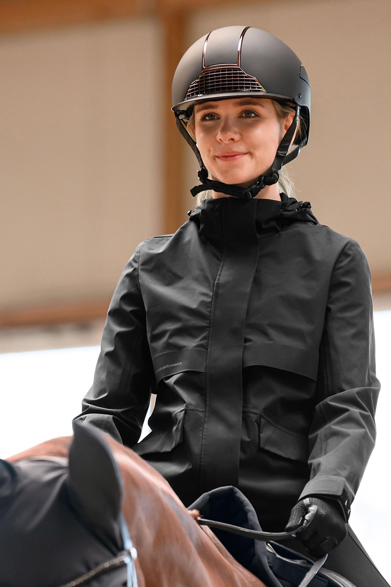 ELT Performance naisten sadejakku