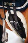 Kentucky Horsewear Sheepskin  satulavyön pehmuste anatomiselle, lyhyelle satulavyölle