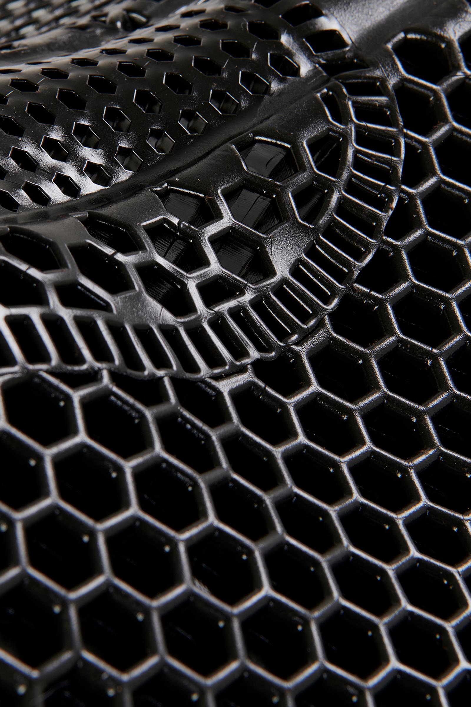 Acavallo liukumaton geelipehmuste kuusikulmiorakenteella ja mikrofleecell&auml;