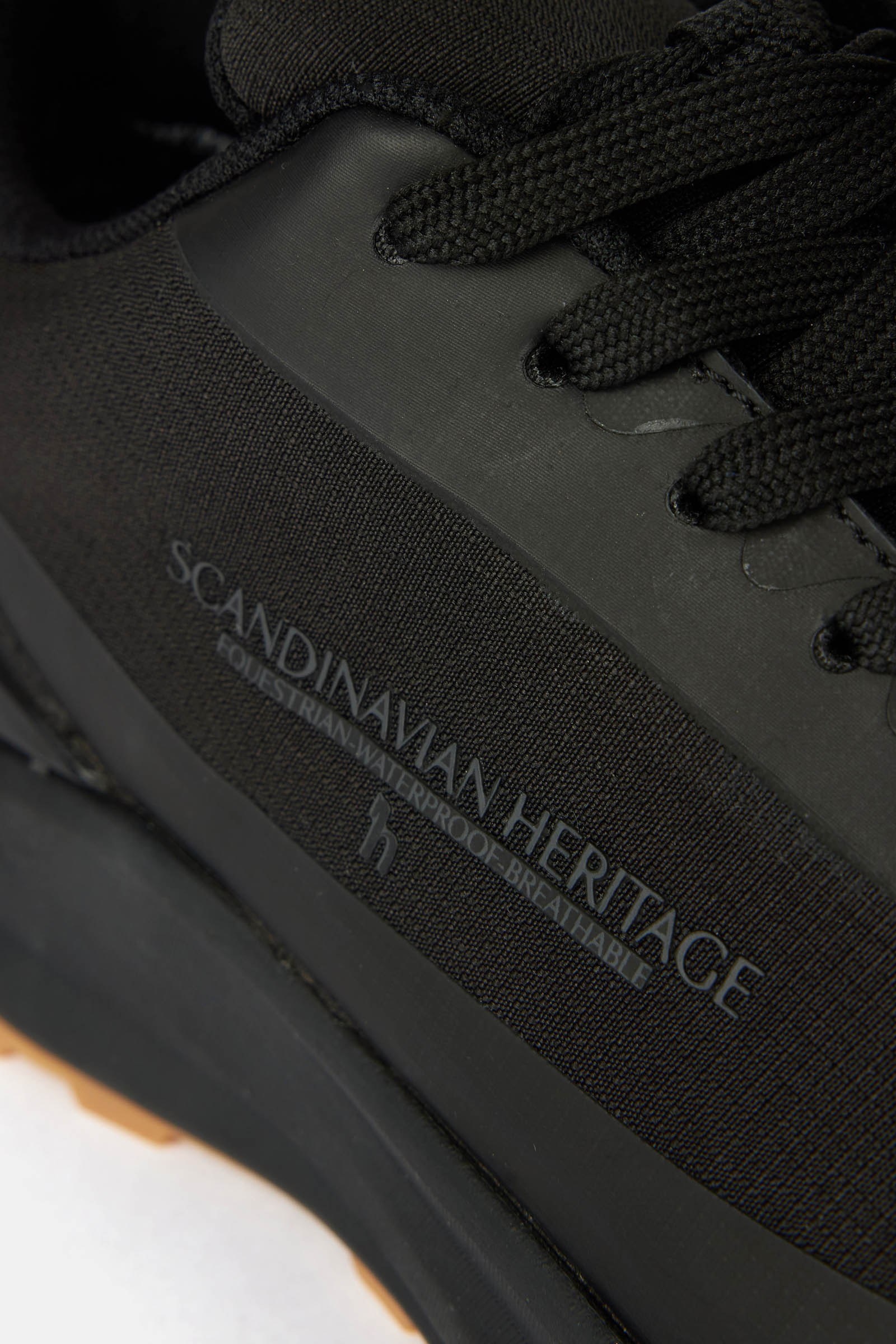 Horze Thea vedenpit&auml;v&auml;t tennarit