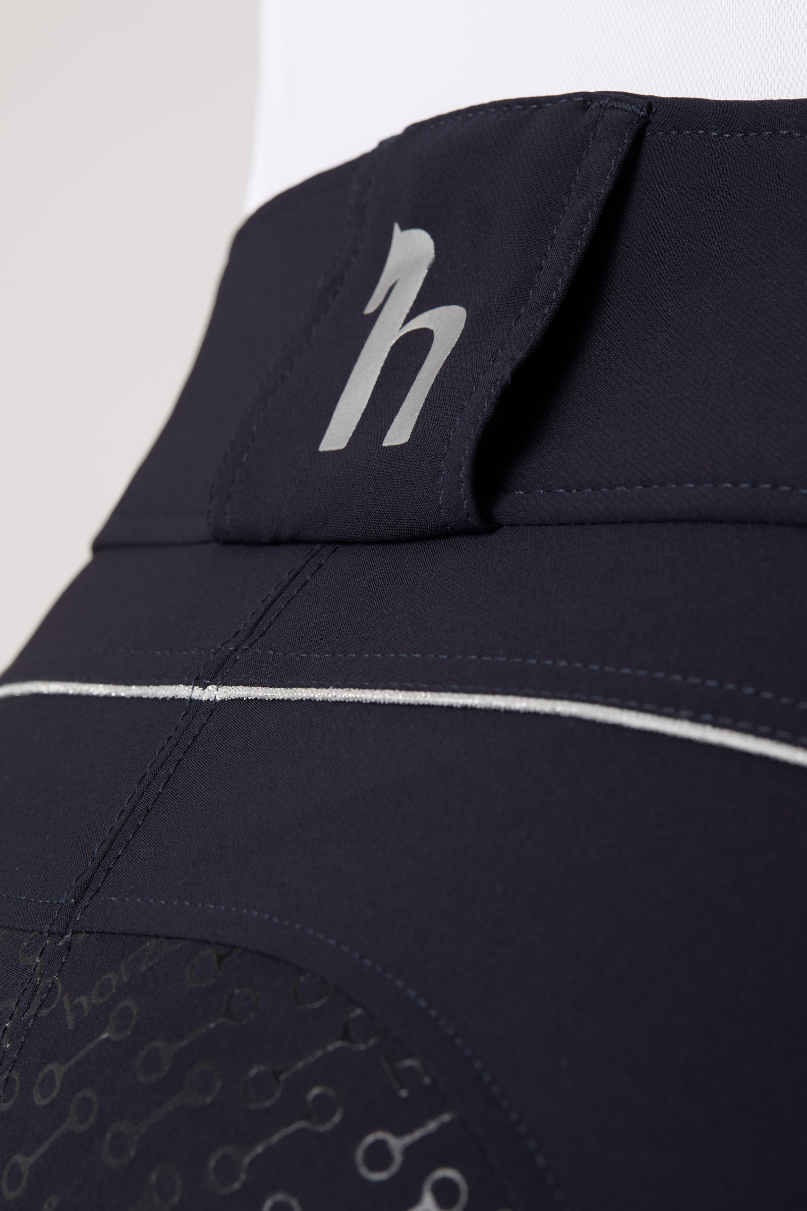 Horze Aubrey naisten ratsastushousut korkealla vy&ouml;t&auml;r&ouml;ll&auml; ja silikonipainatetuilla kokopaikoilla