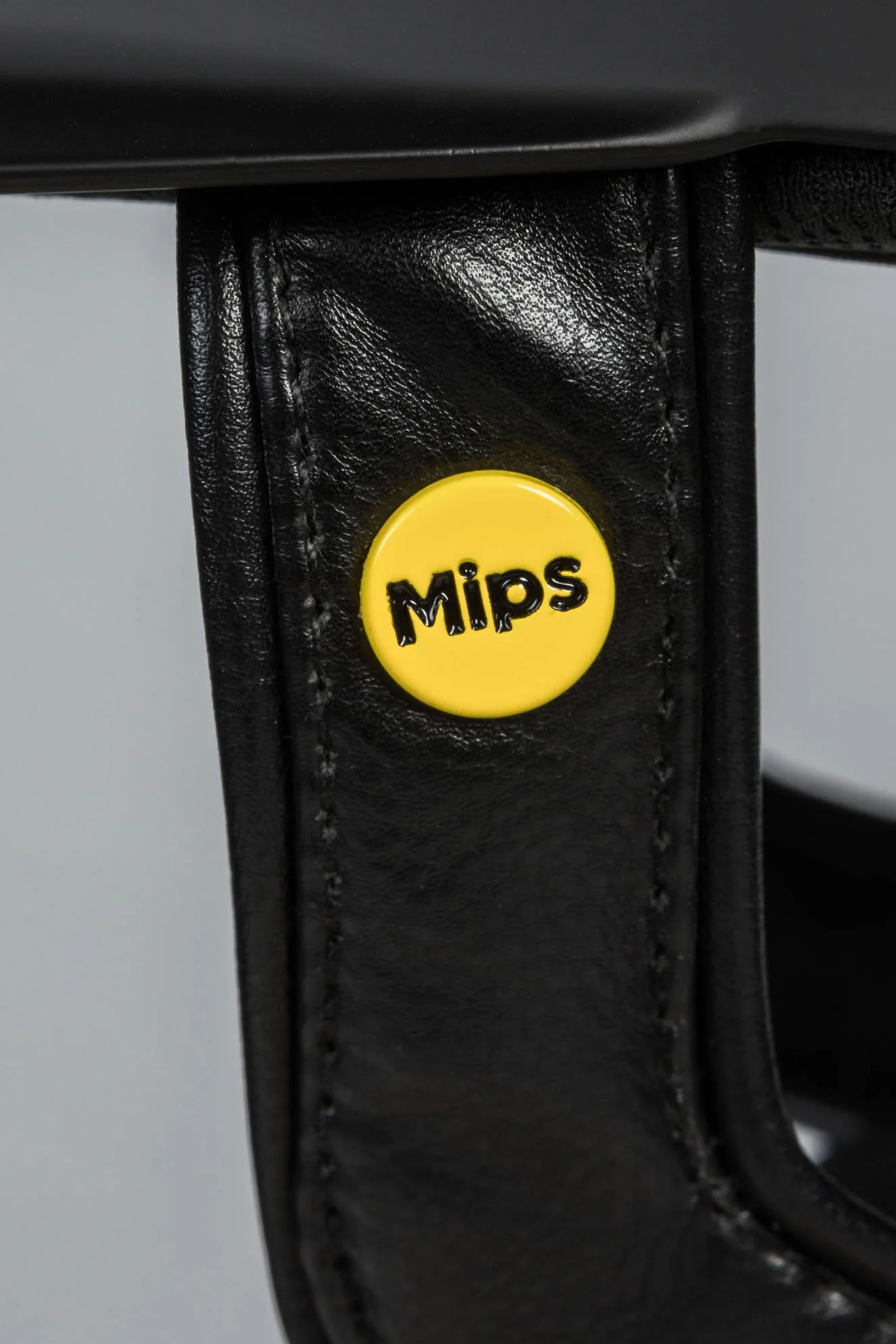 Back on Track Caracas ratsastuskyp&auml;r&auml; sile&auml;ll&auml; yl&auml;osalla