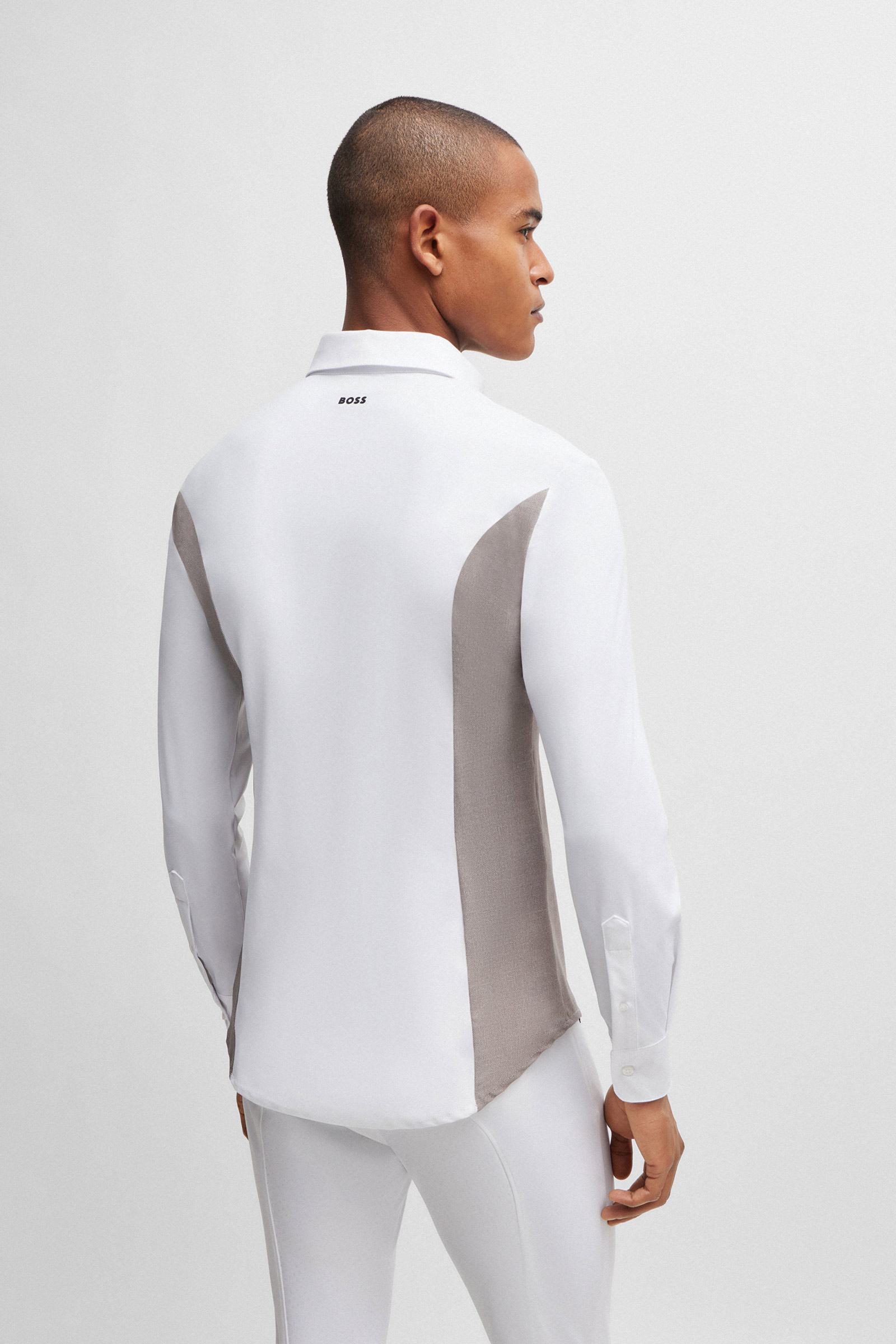 Boss Norman n&auml;yttelypaita sivupaneelilla