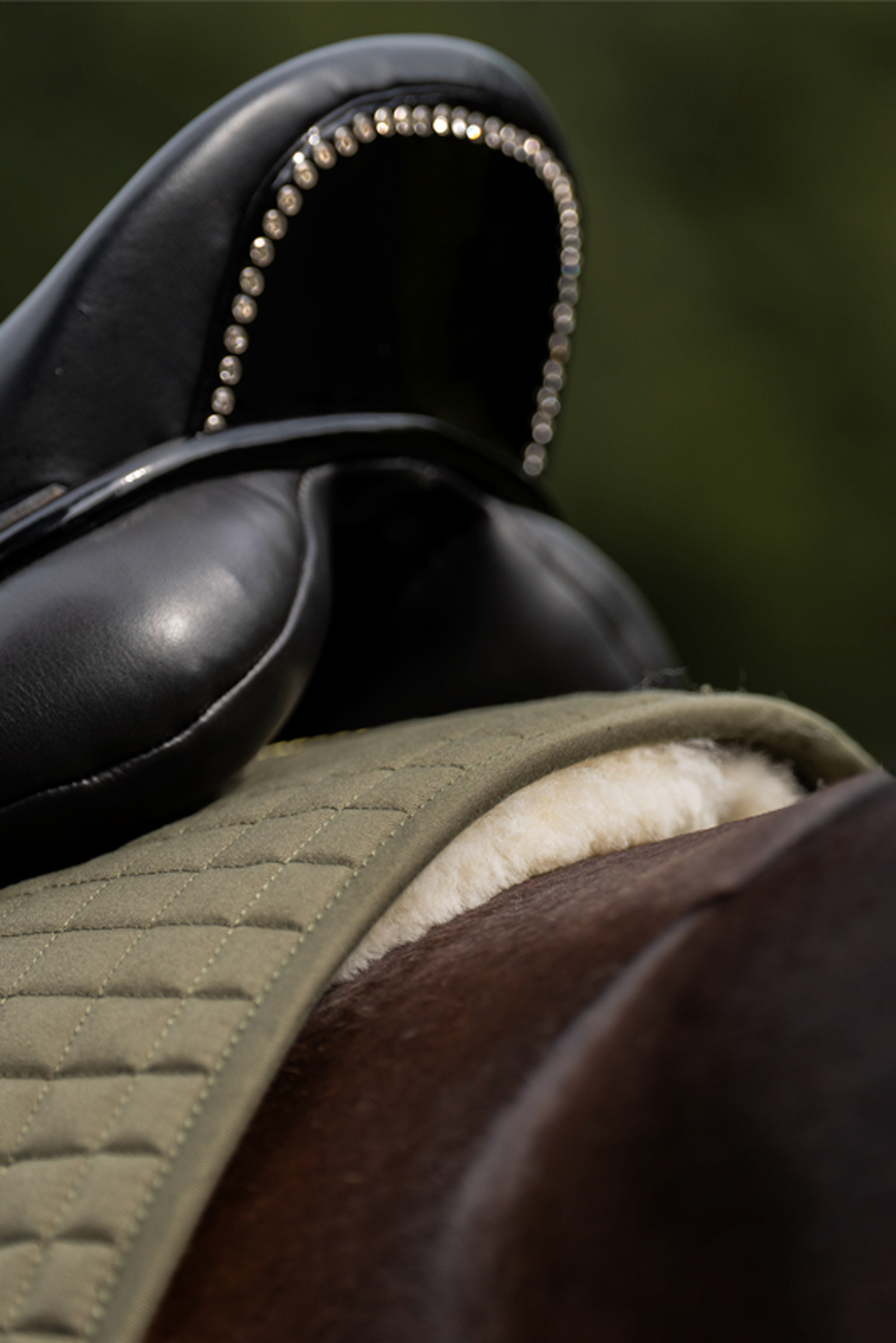 Kavalkade Lampaannahkainen Satulatyyny Sis&auml;isill&auml; Taskuilla