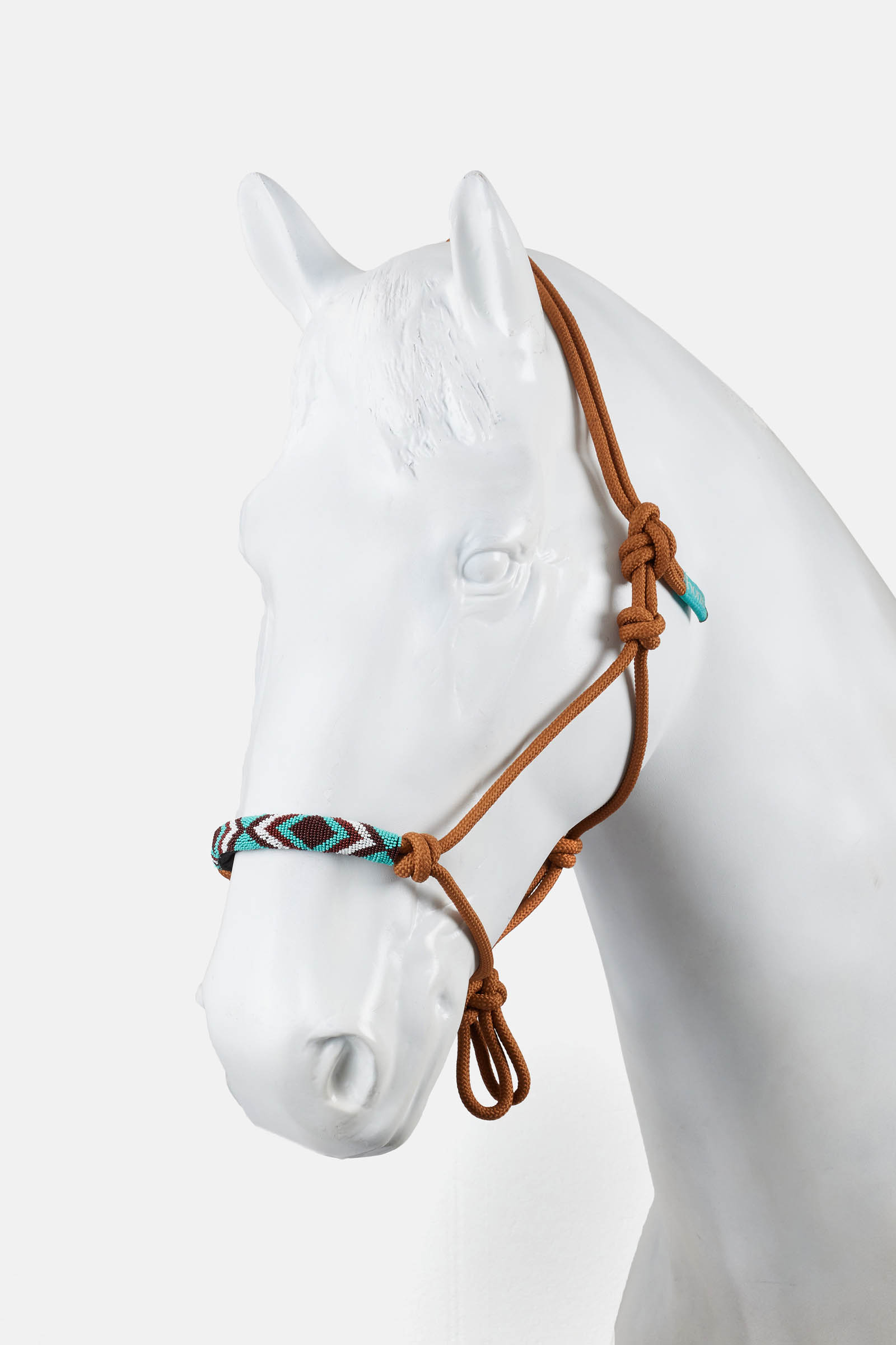 Horze naruriimu helmikoristeilla