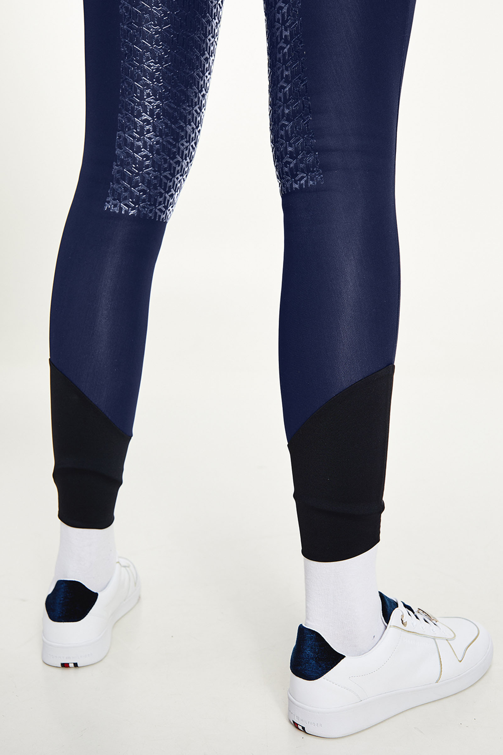 Tommy Hilfiger Equestrian Performance naisten softshell ratsastushousut kokopaikoilla