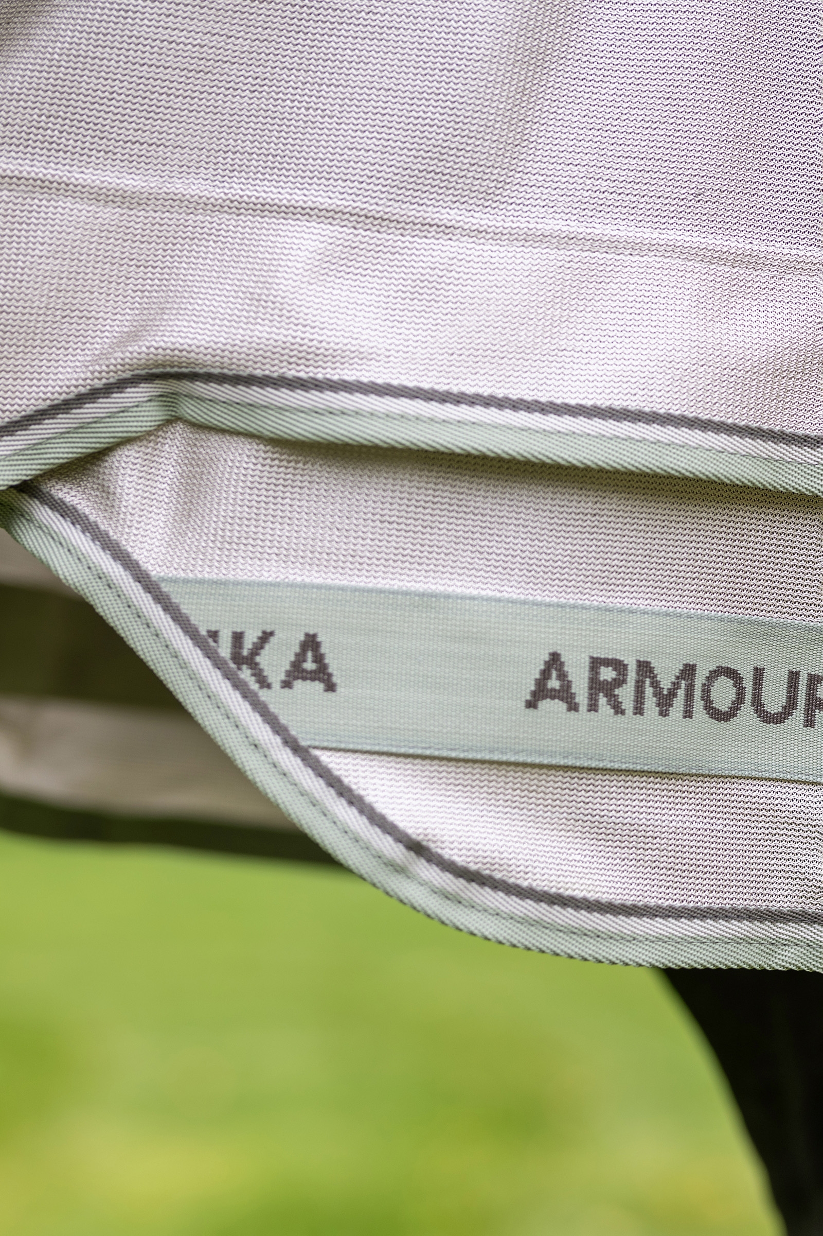 LeMieux Arika Armour-Tek K&auml;rp&auml;ssuoja irrotettavalla kaulaosalla