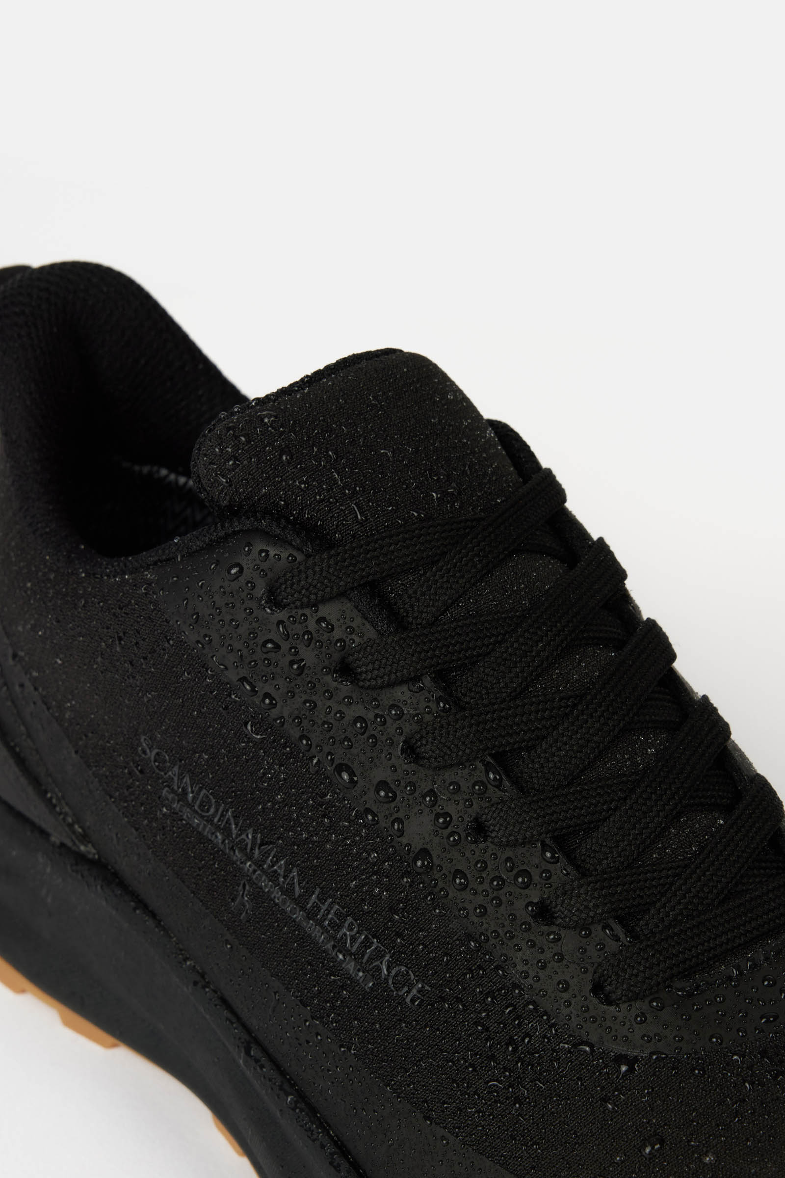 Horze Thea vedenpit&auml;v&auml;t tennarit