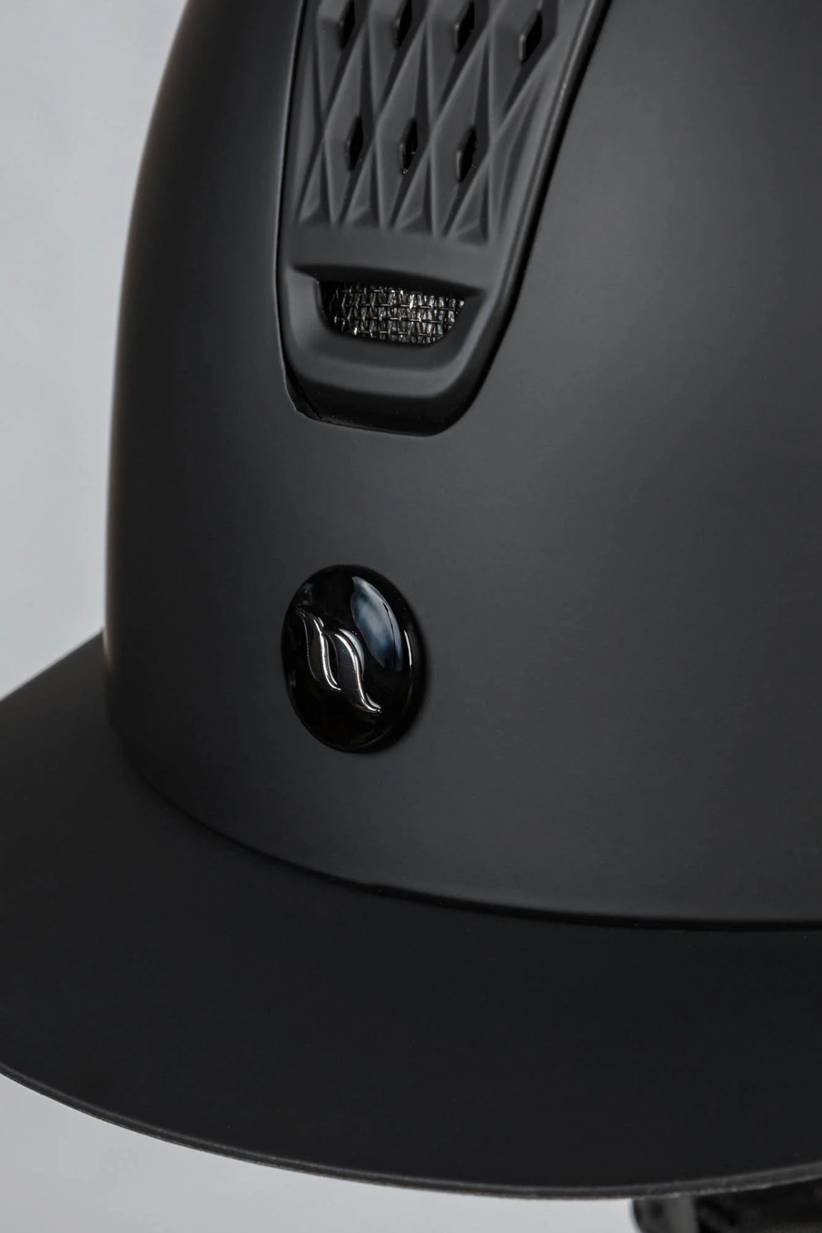 Back on Track Silves ratsastuskyp&auml;r&auml; sile&auml;ll&auml; yl&auml;osalla