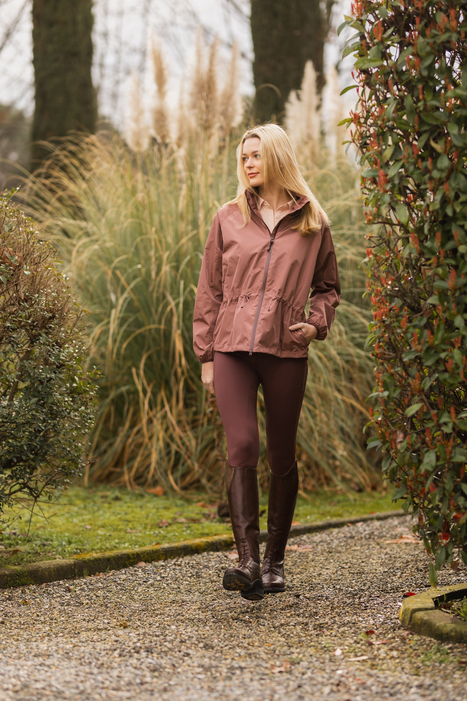 B Vertigo Kristina naisten vedenpit&auml;v&auml; ratsastustakki