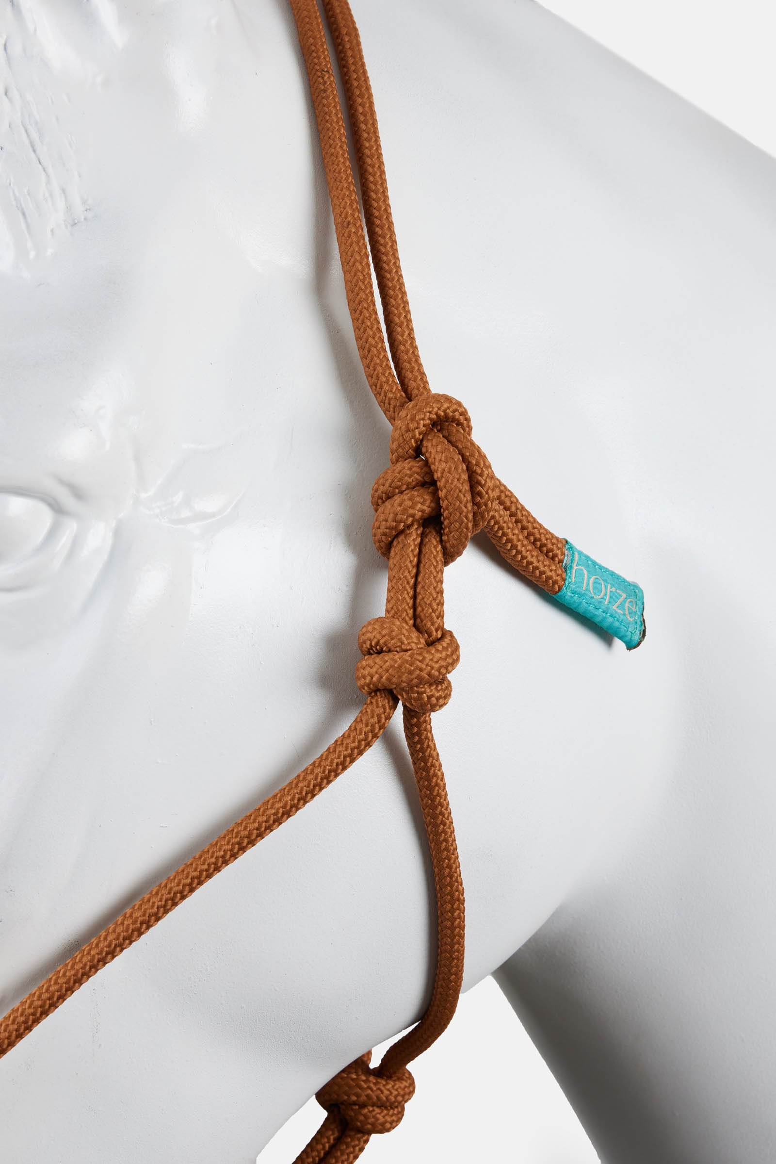 Horze naruriimu helmikoristeilla