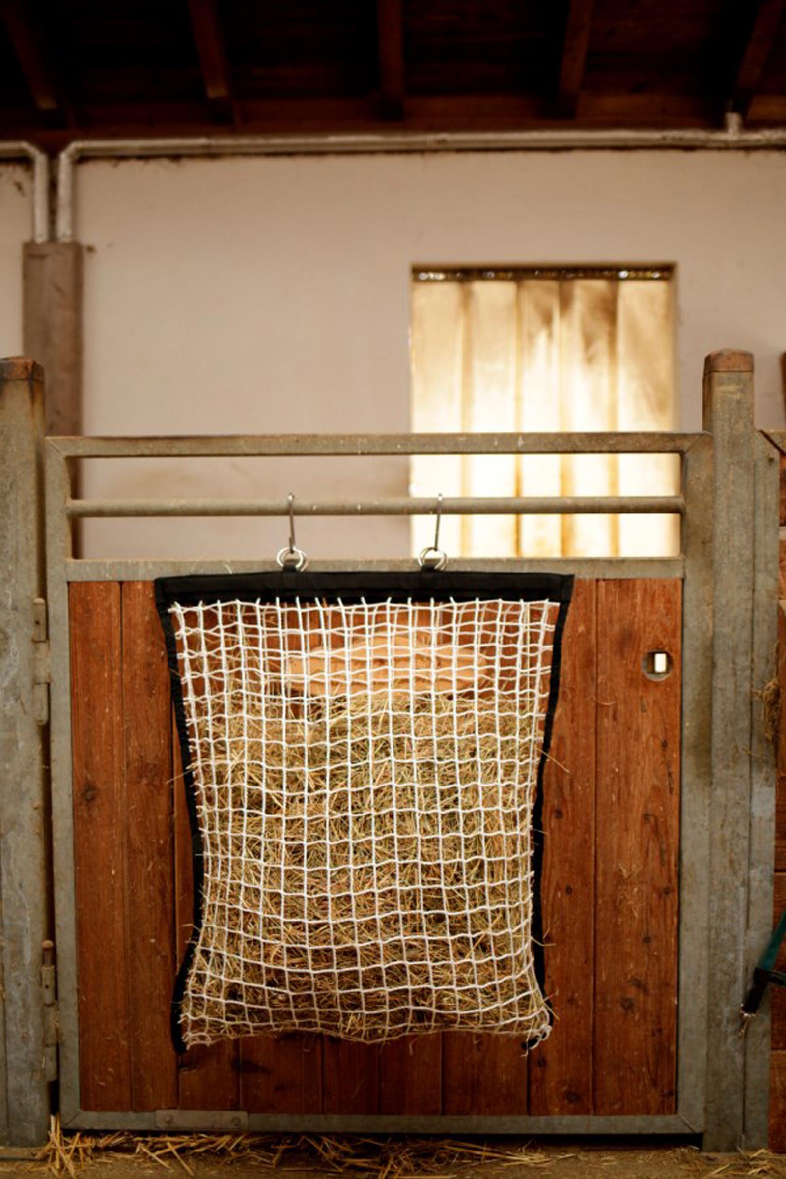 Kerbl hein&auml;verkko t&auml;ytt&ouml;apuv&auml;lineell&auml;, 83 x 83 cm (3 x 3 cm)