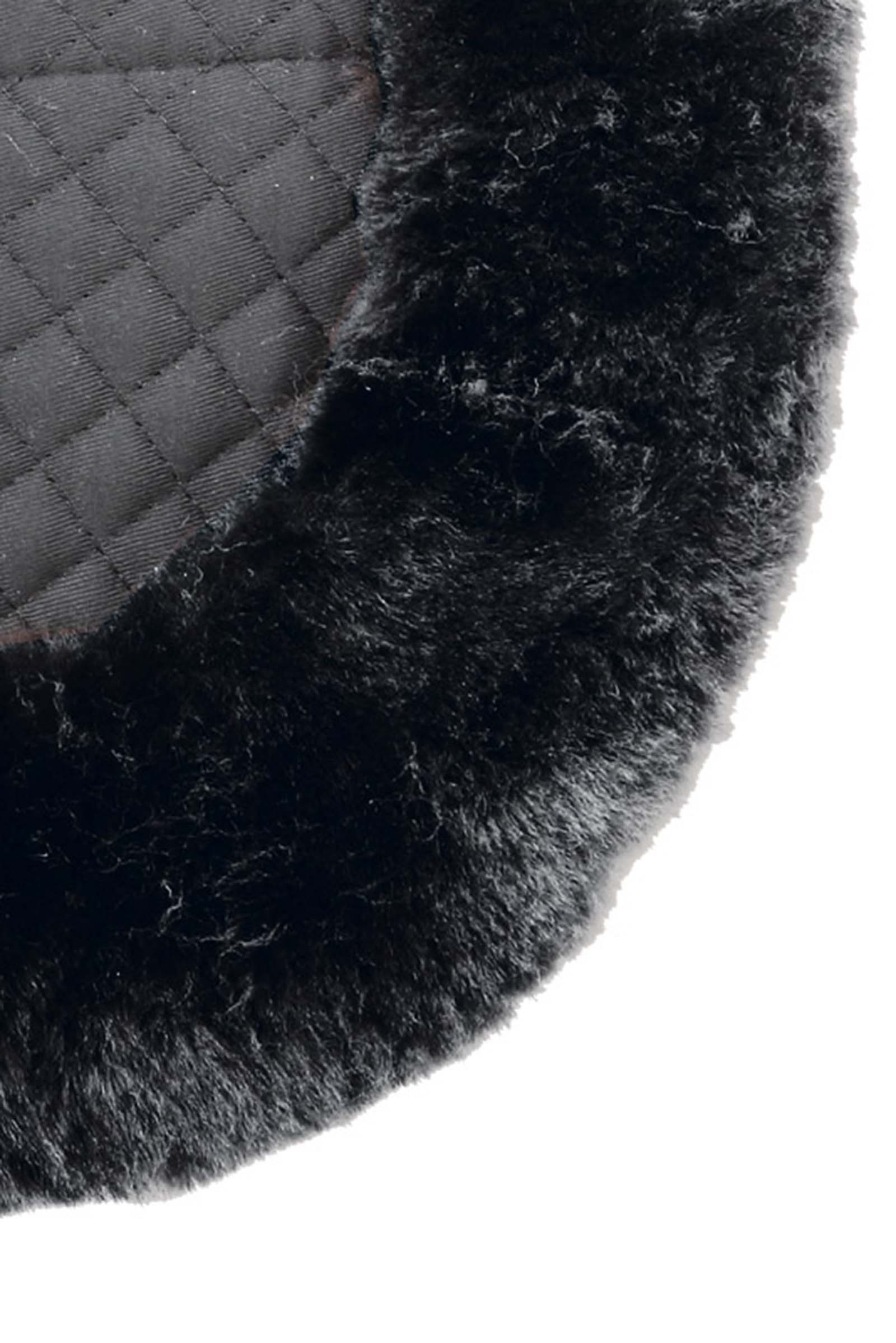 Kavalkade lampaankarvainen romaani taskuilla