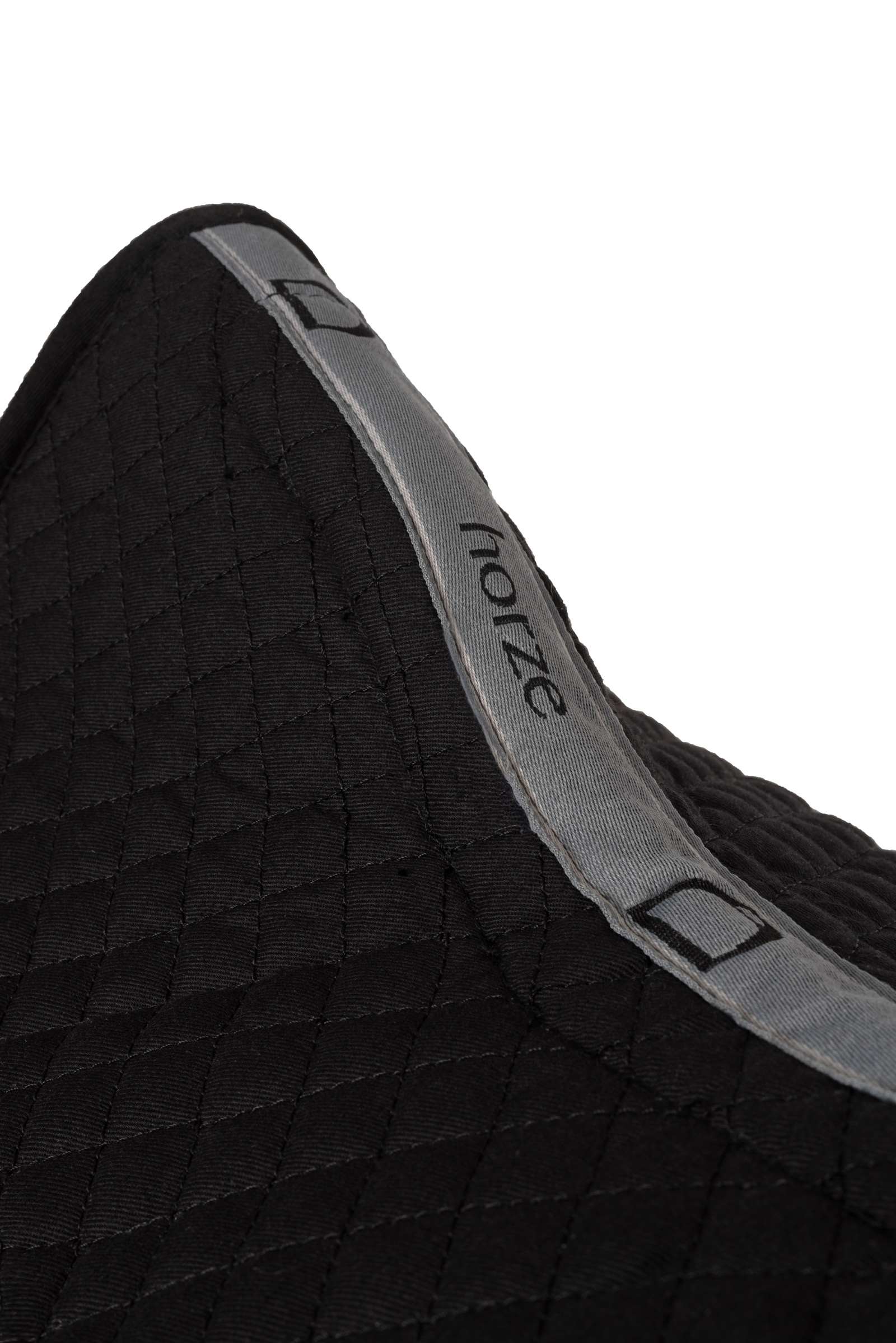 Horze Harleigh lampaankarvainen romaani selkärangantilalla