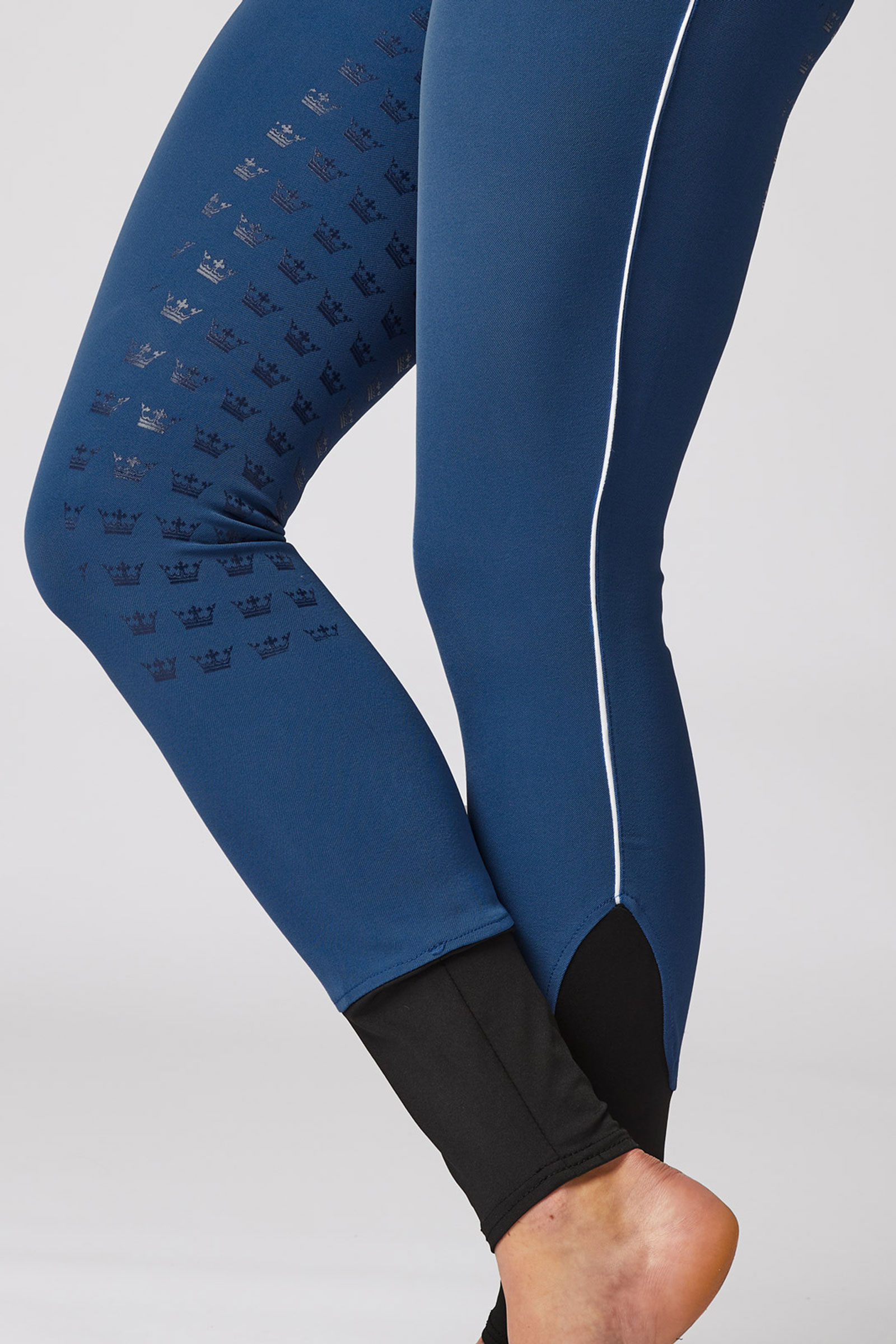 Naisten korkeavyötäröiset ratsastushousut kokopaikoilla ja tehostevärisillä tereillä