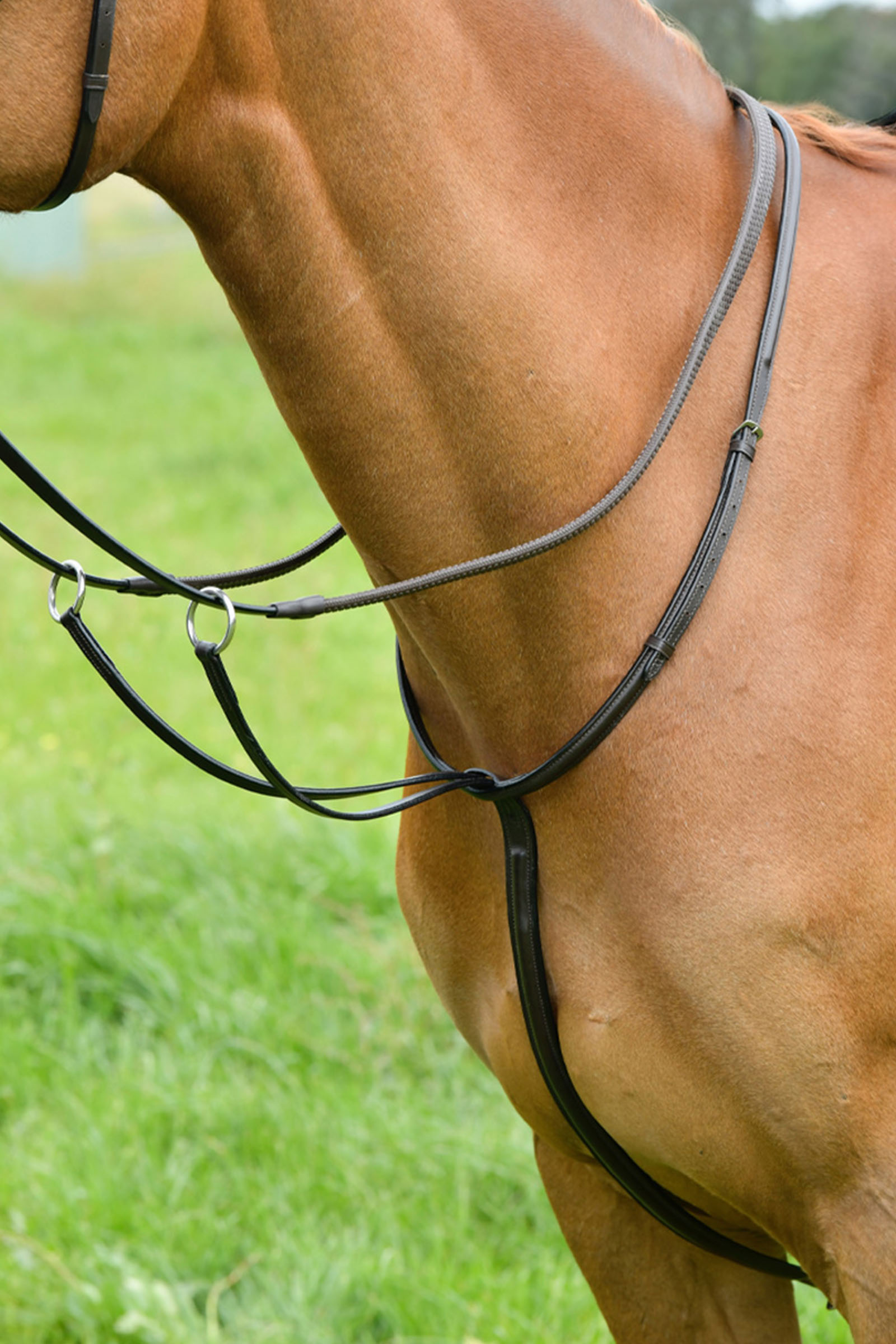 Brown Kincade klassinen martingaali korotetulla ompeleella