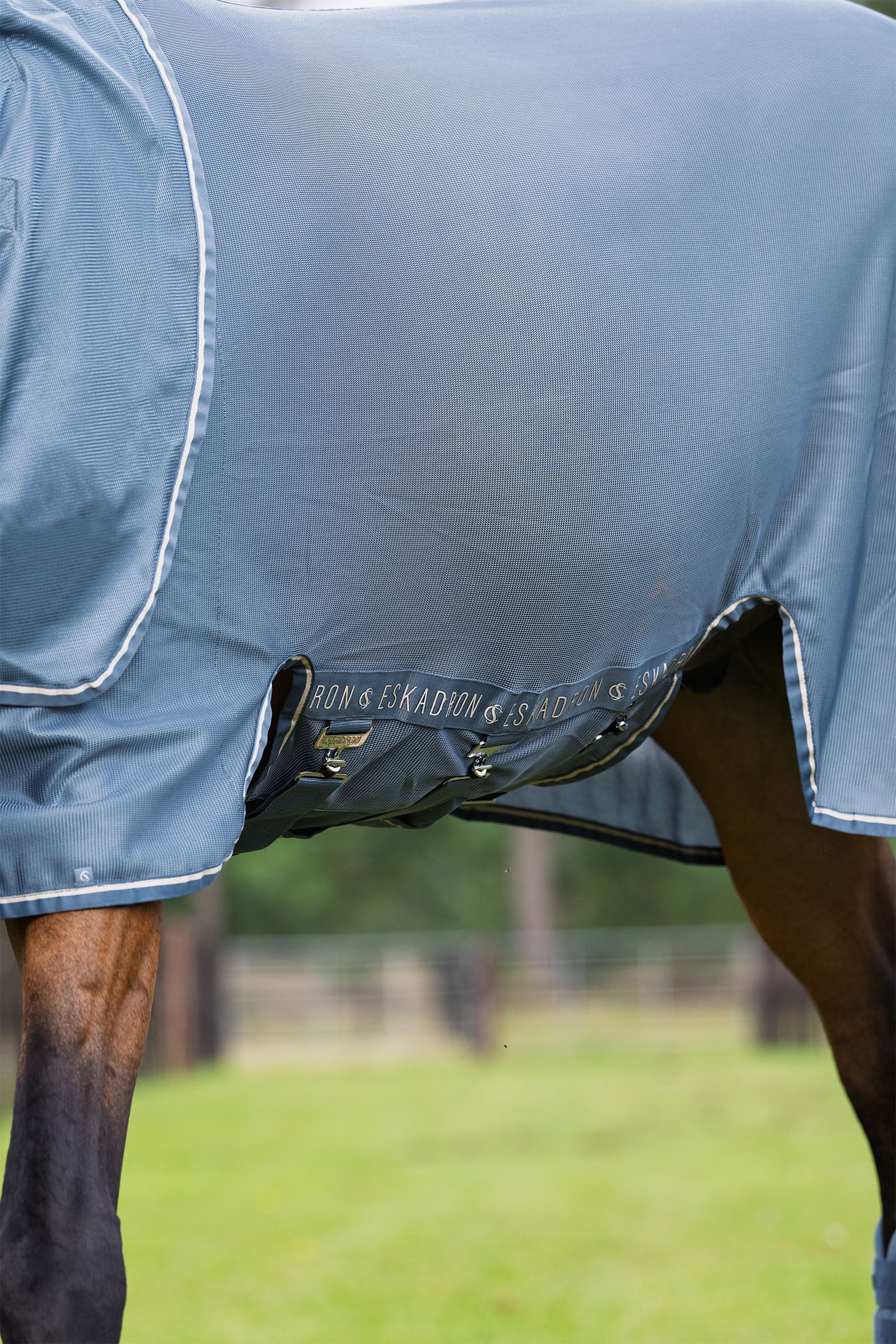 Eskadron Classic Sports SS25 Fly Detach-Neck hy&ouml;nteisloimi