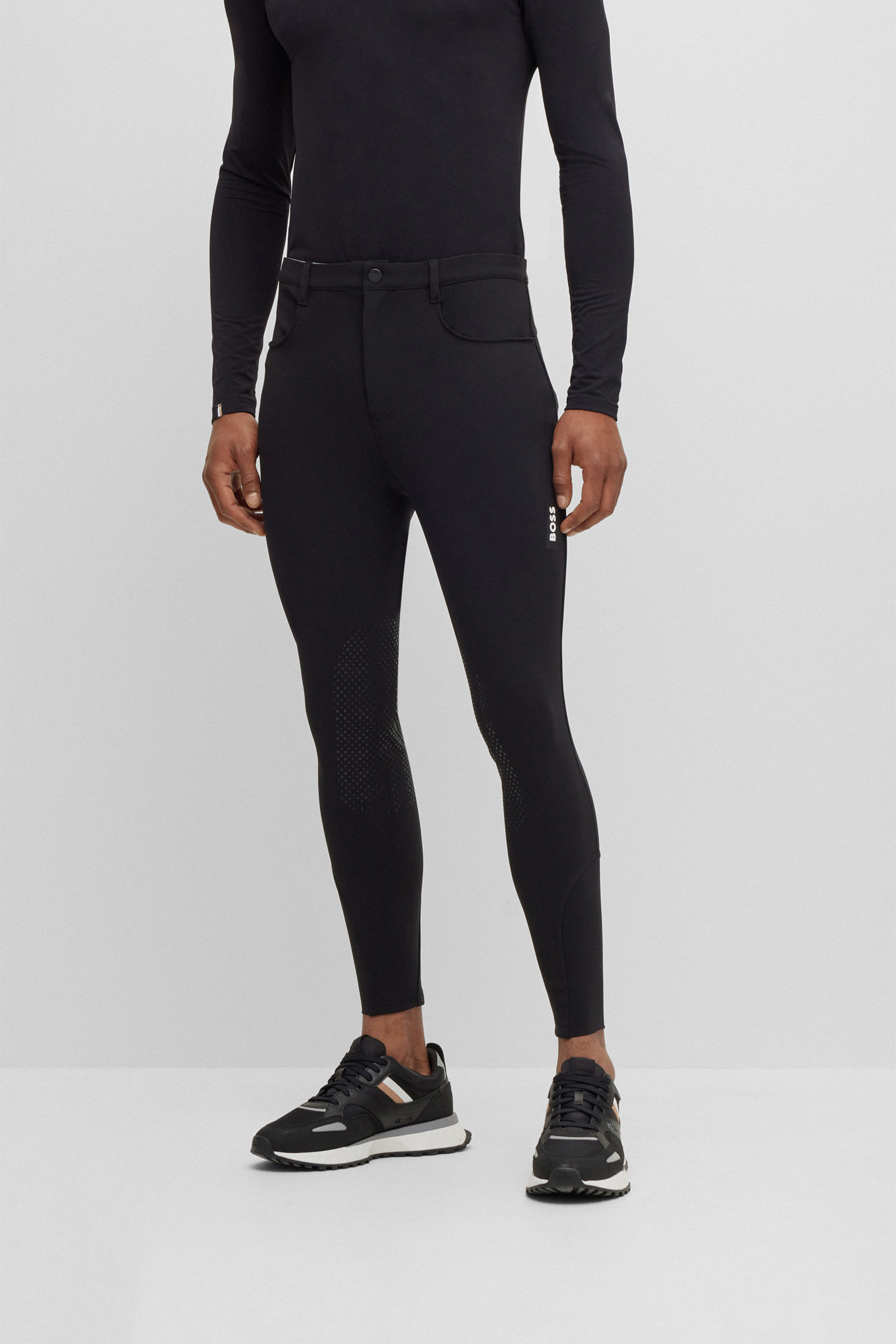 Boss James Polviotteen ottelevat kesäistä ratsastushousut