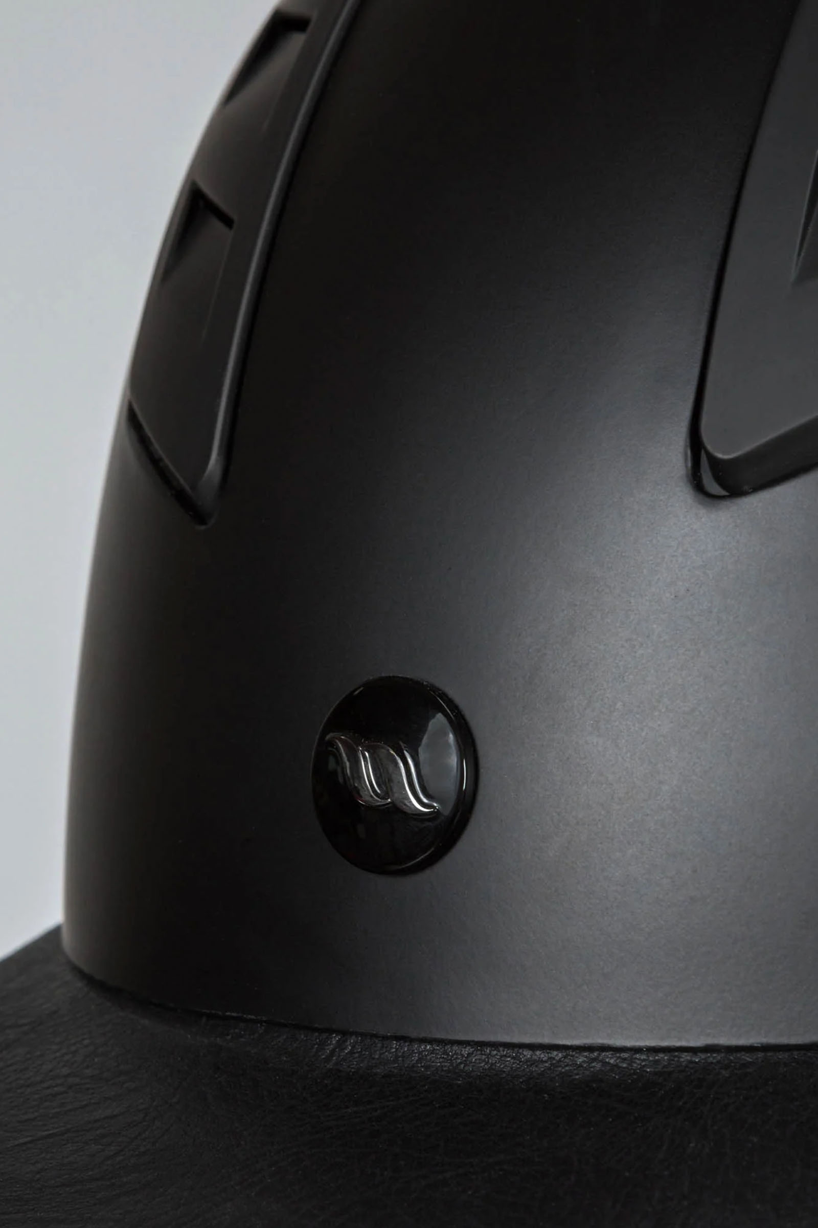 Back on Track Neoz ratsastuskyp&auml;r&auml; sile&auml;ll&auml; yl&auml;osalla