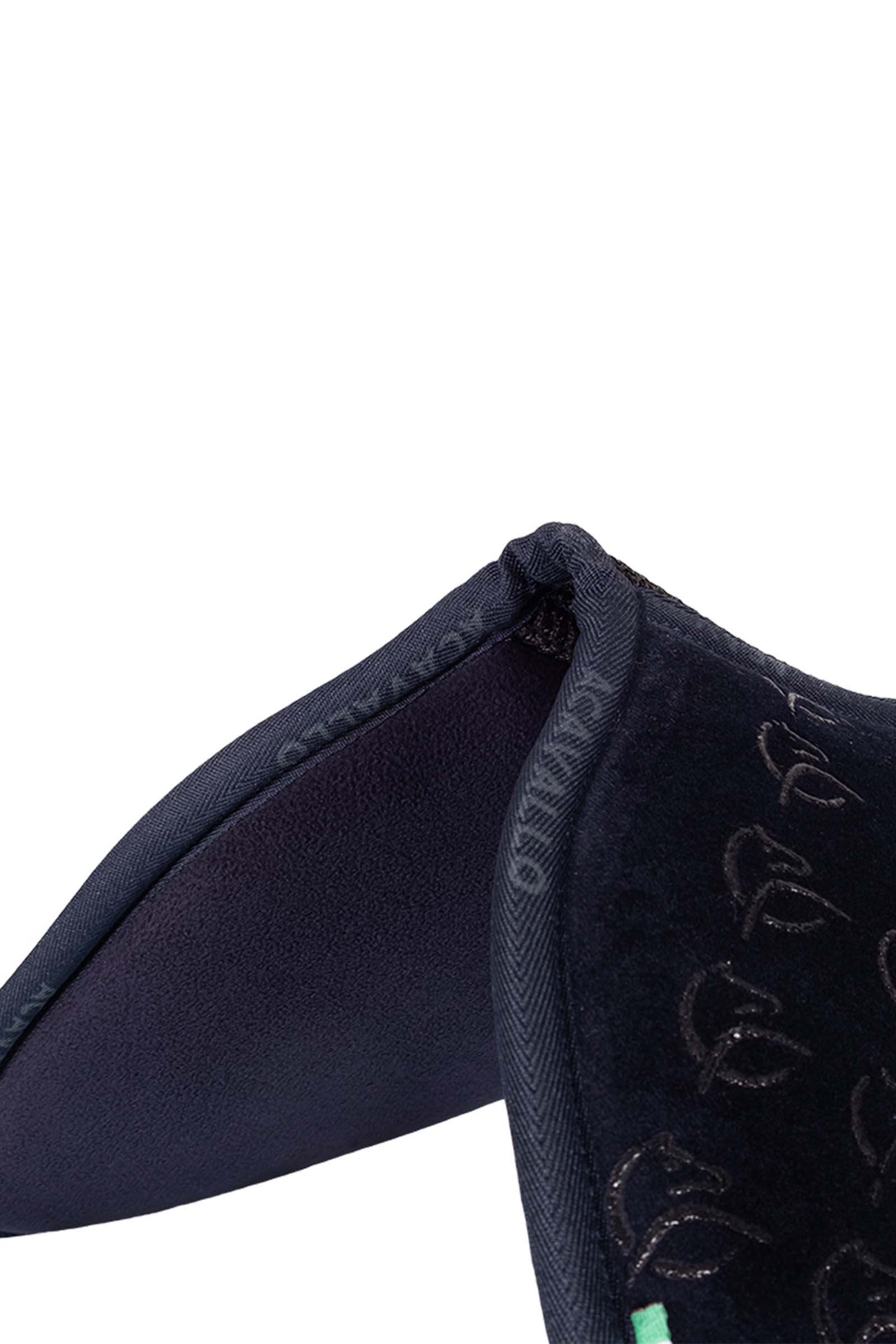 Acavallo Spine Free Close Contact romaani muistivaahdolla ja silikonigripeillä