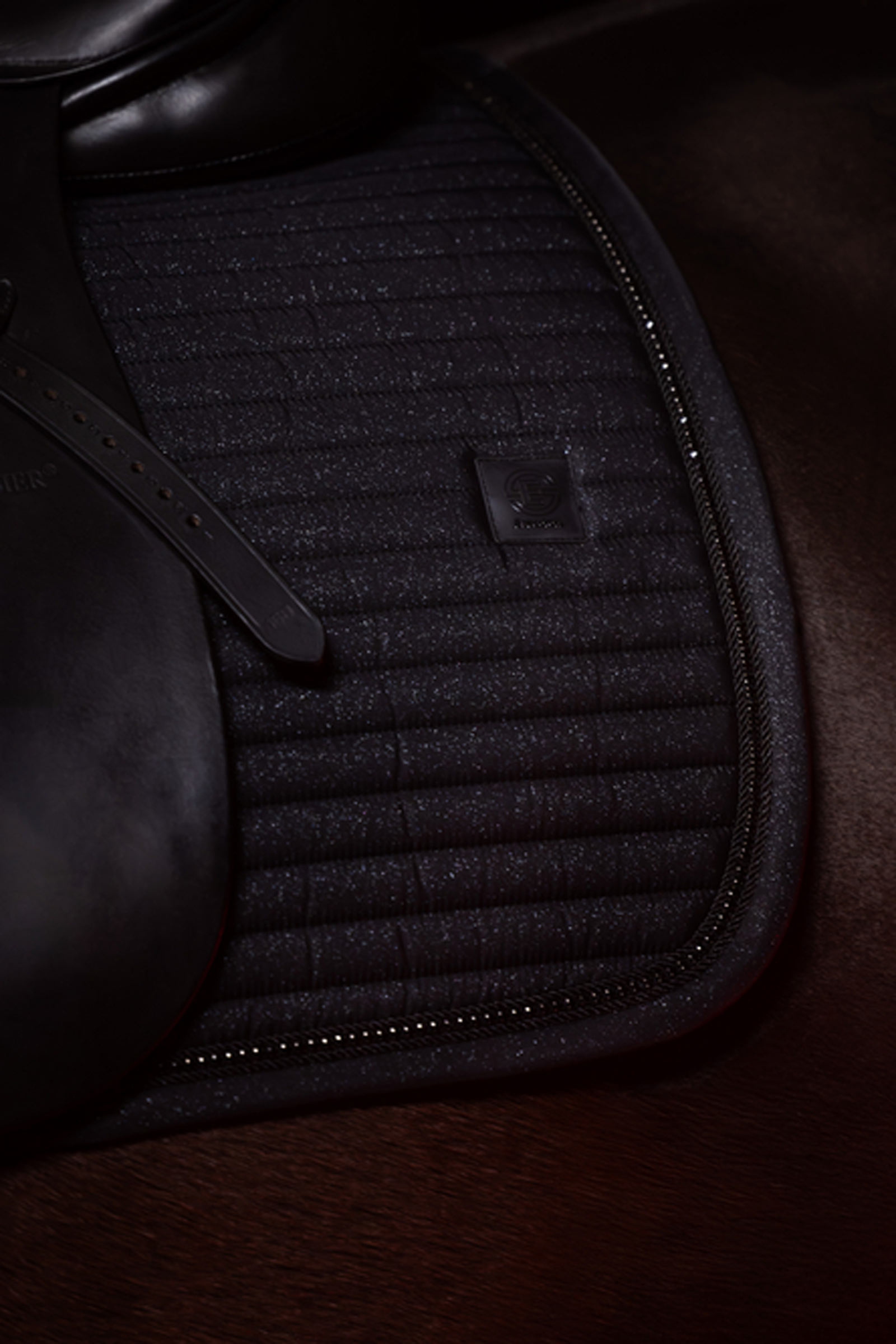 Eskadron Dynamics AW25 Sparkle Crystal yleissatulahuopa