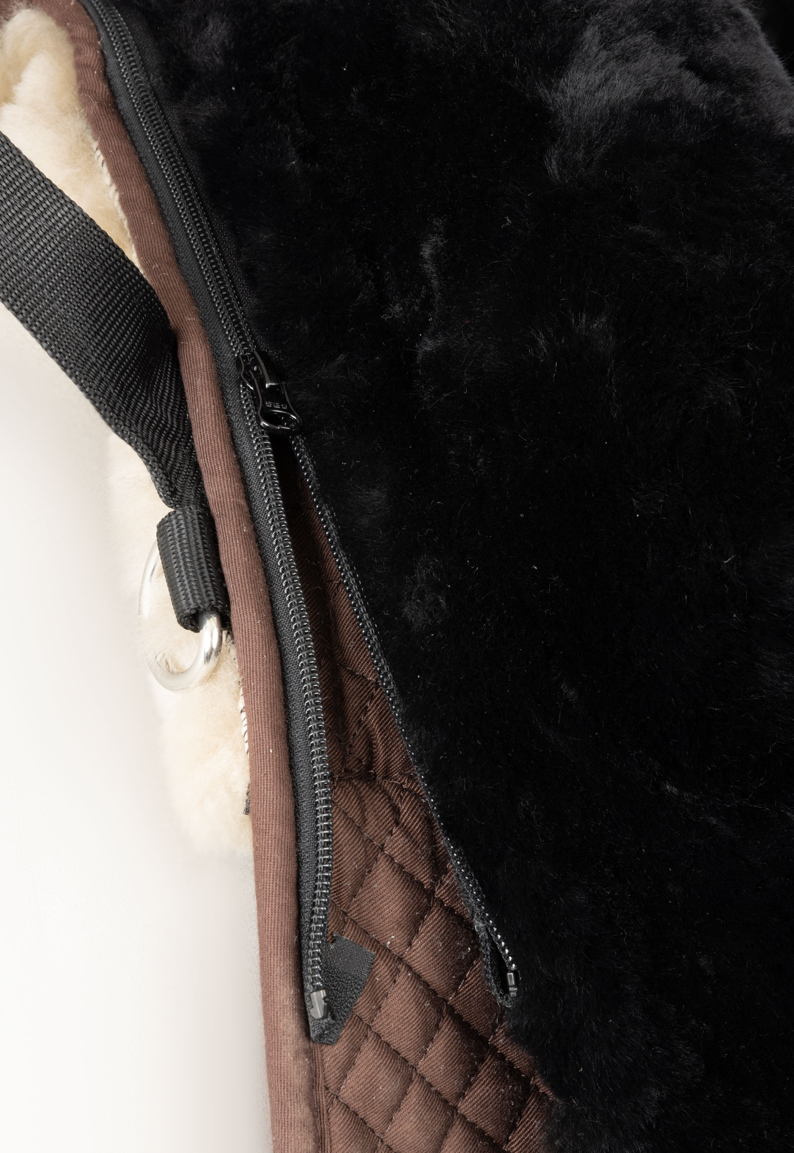 Horze Rungoton satula lampaankarvapehmusteella