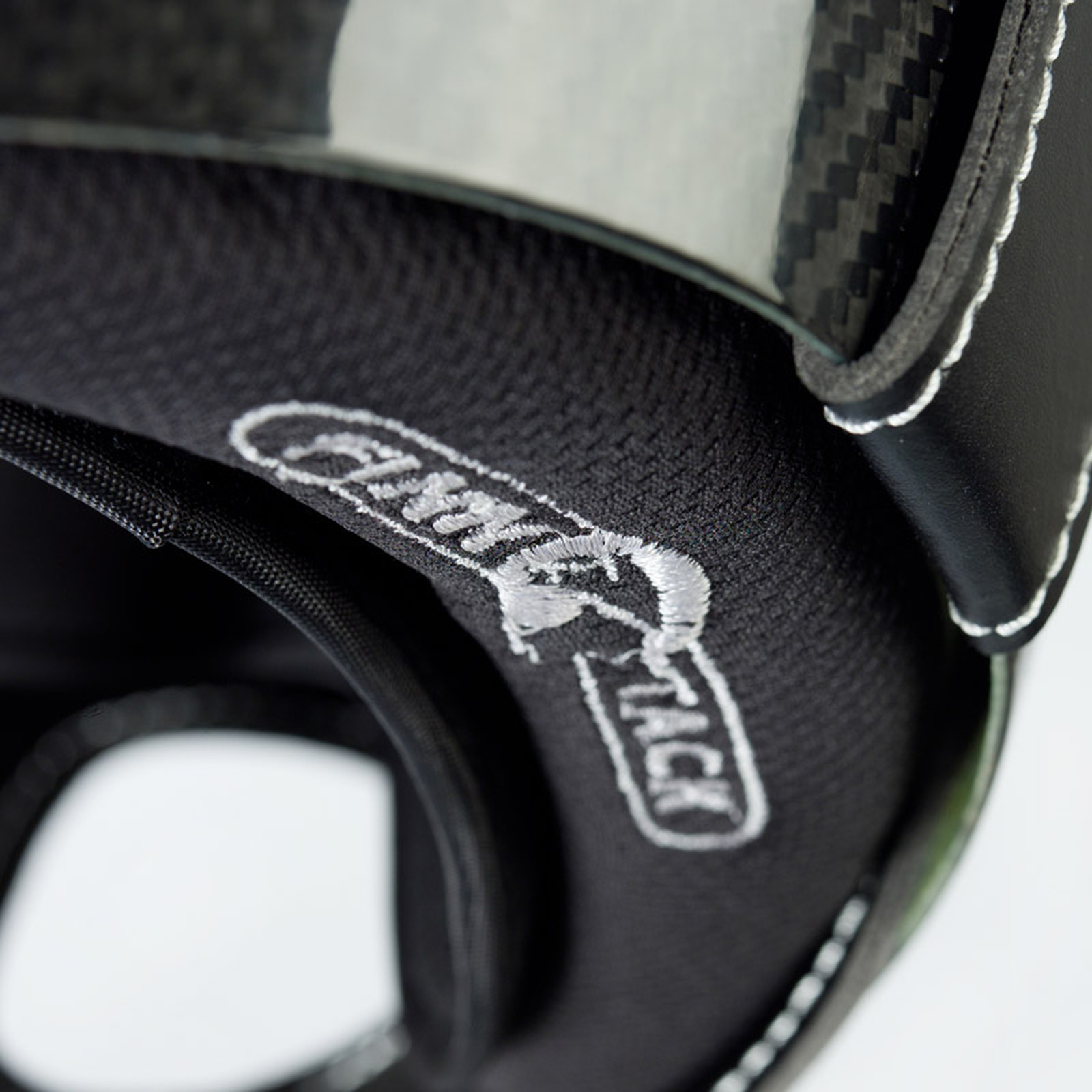 Finntack Elite hiilikuitukypärä