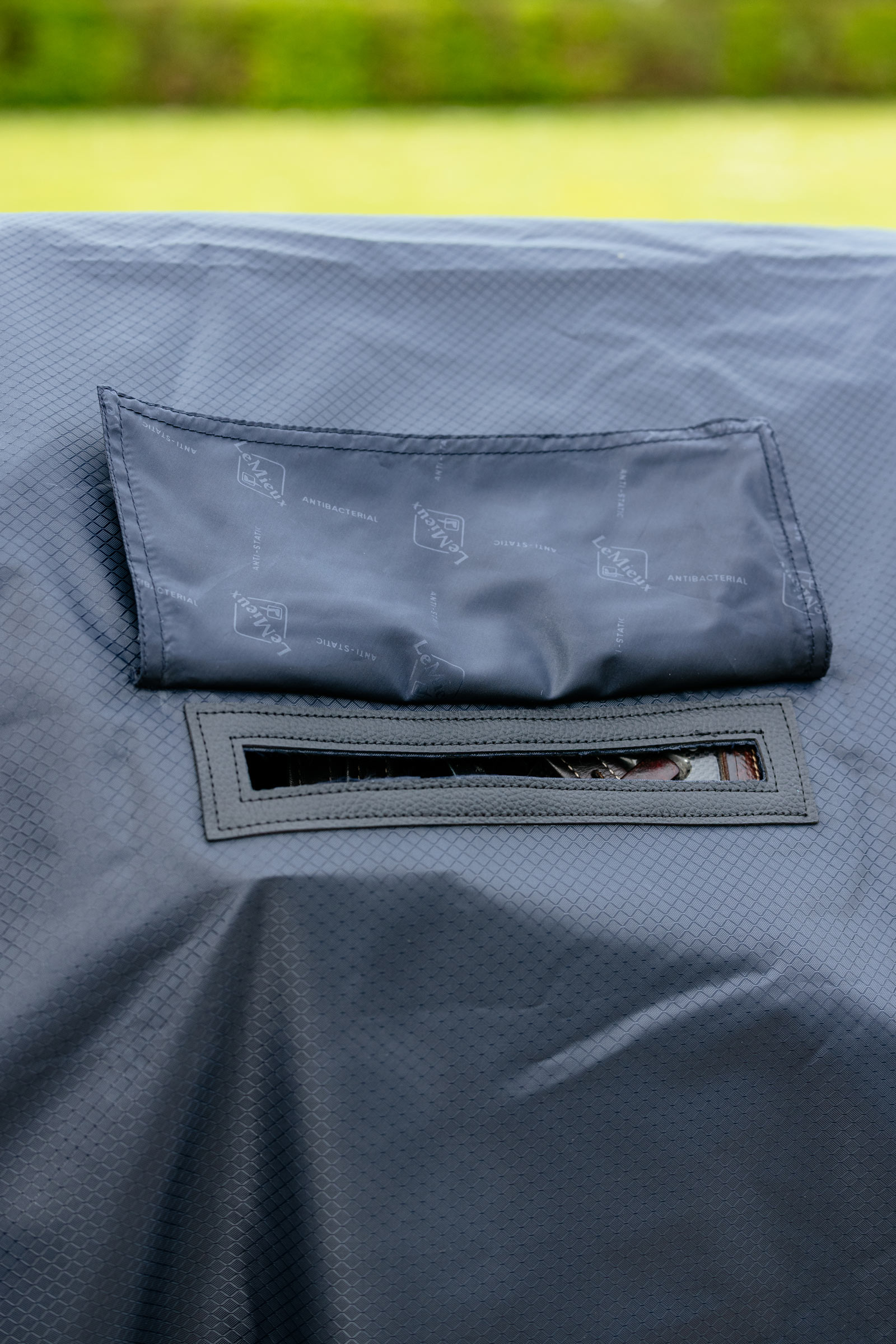 LeMieux sadetreeni- ja ratsastusloimi kiinteällä kaulaosalla