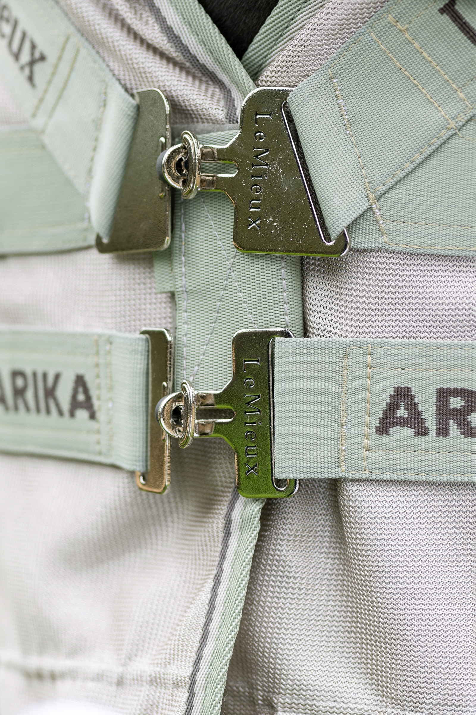 LeMieux Arika Armour-Tek K&auml;rp&auml;ssuoja irrotettavalla kaulaosalla