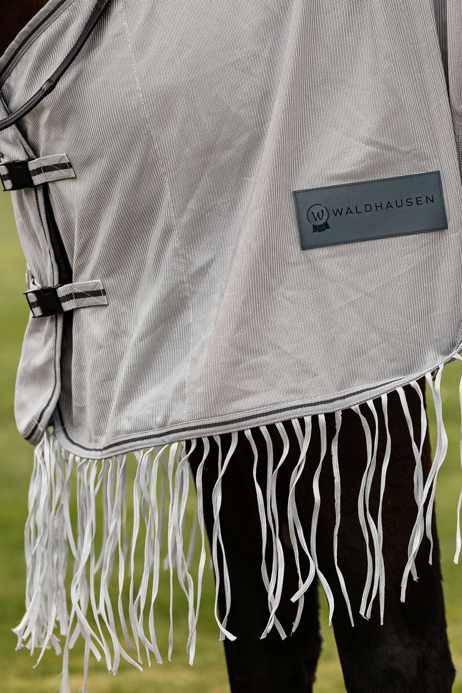 Waldhausen Protect kärpässuoja ratsastukseen hapsuilla