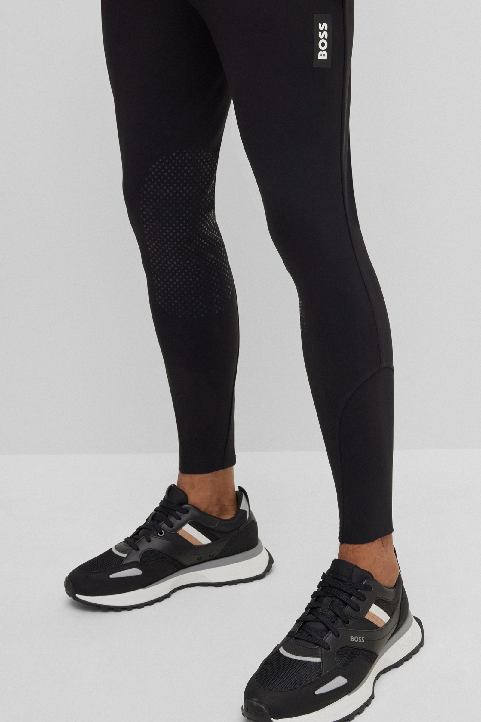 Boss James Polviotteen ottelevat kesäistä ratsastushousut