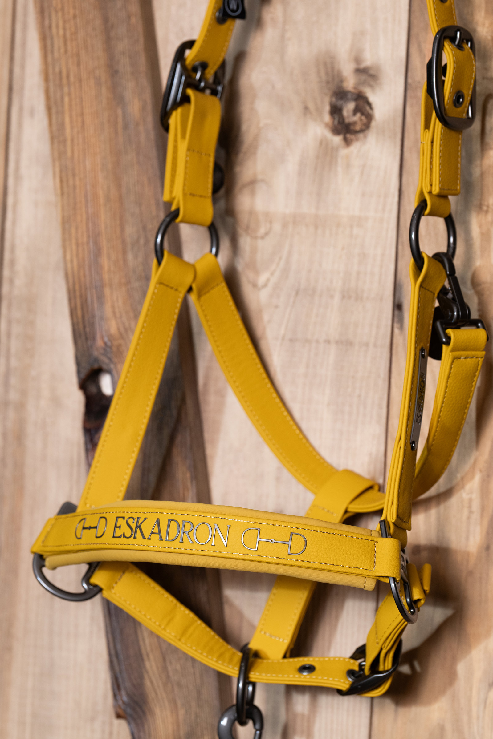 Eskadron Platinum 25 Kaksoispin riimu keinonahasta