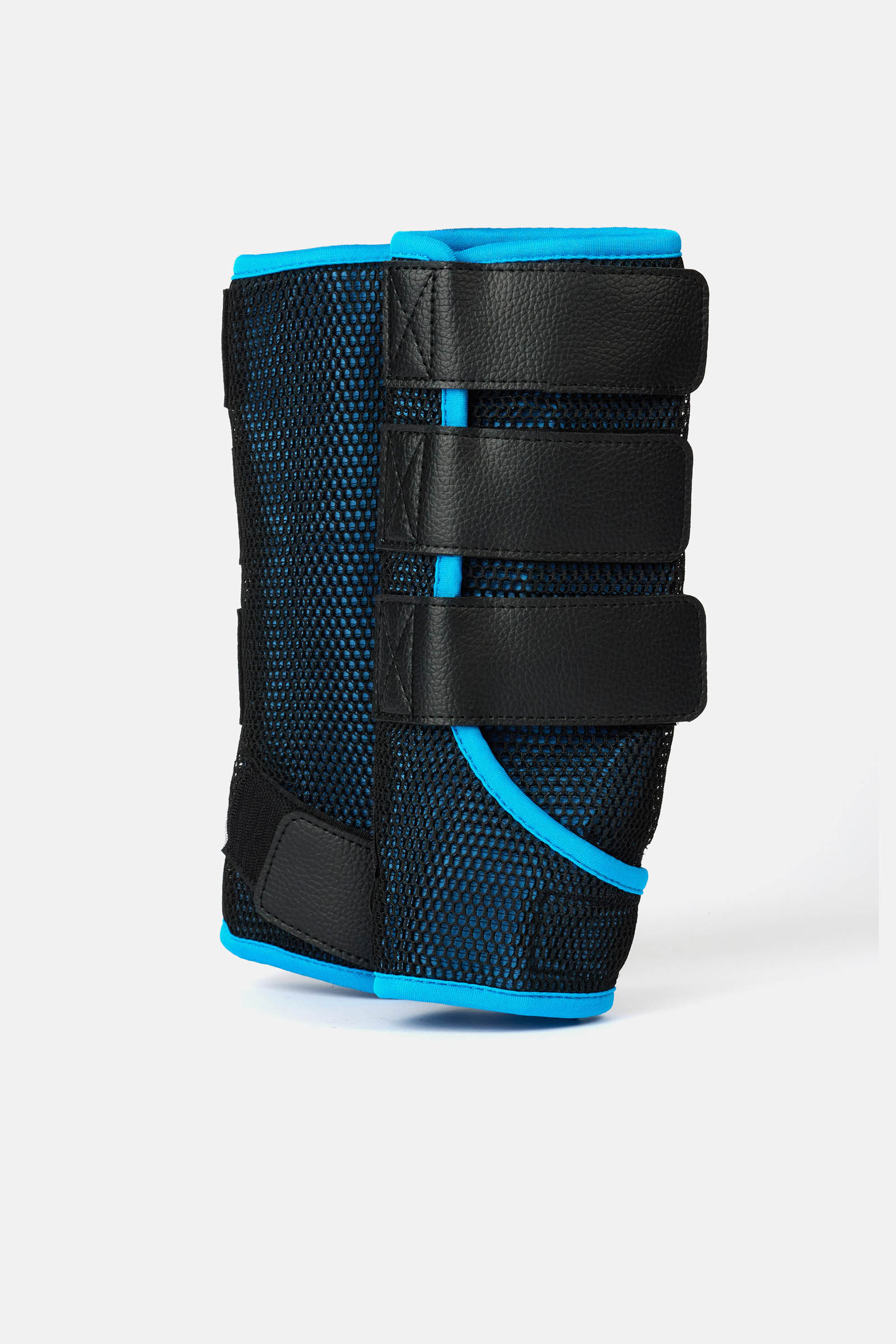 Horze kylm&auml;ll&auml; vedell&auml; j&auml;&auml;hdytett&auml;v&auml;t bootsit hevoselle (pari)