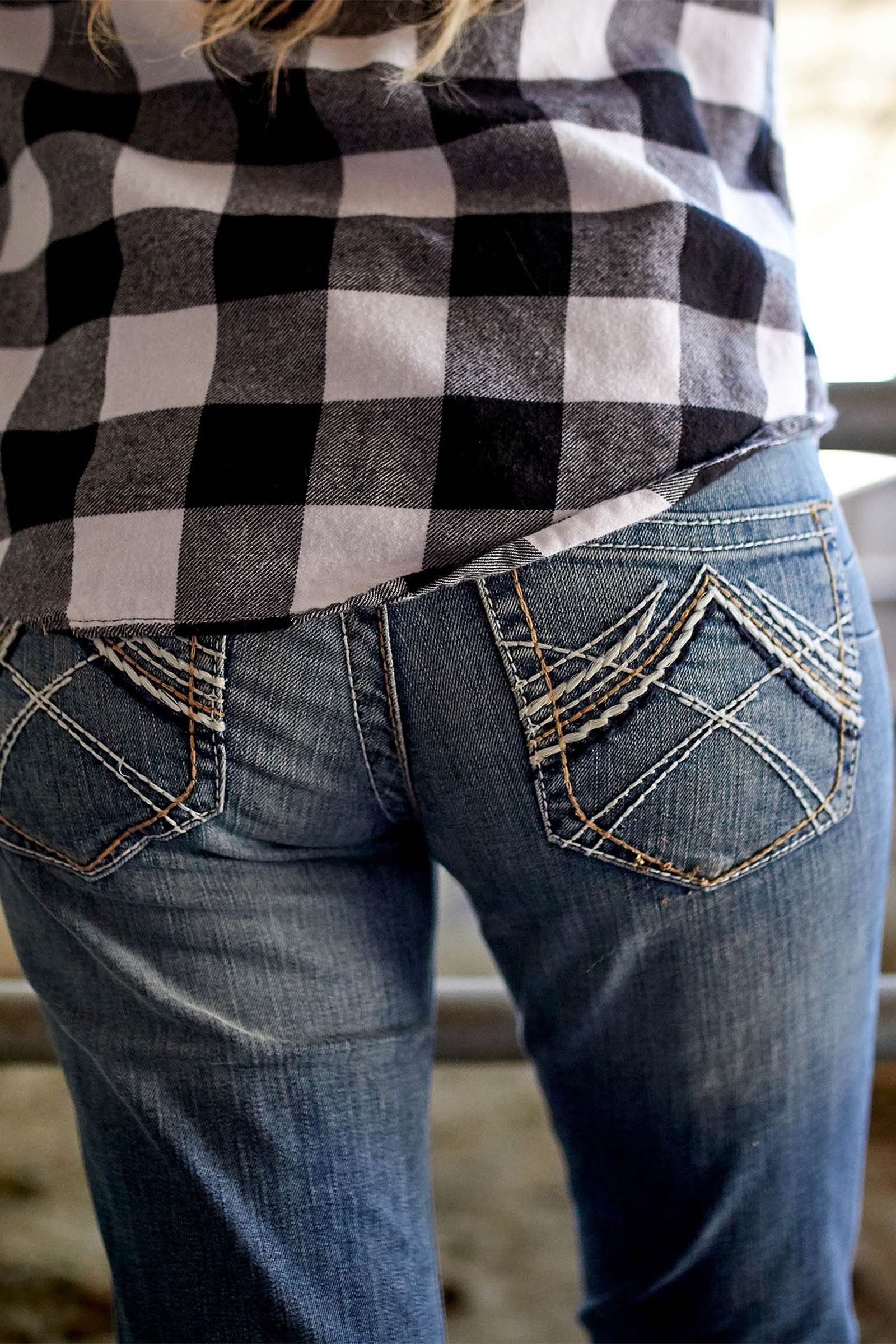 Ariat Whipstitch R.E.A.L. Bootcut stretch-farkut keskipitk&auml;ll&auml; vy&ouml;t&auml;r&ouml;ll&auml;